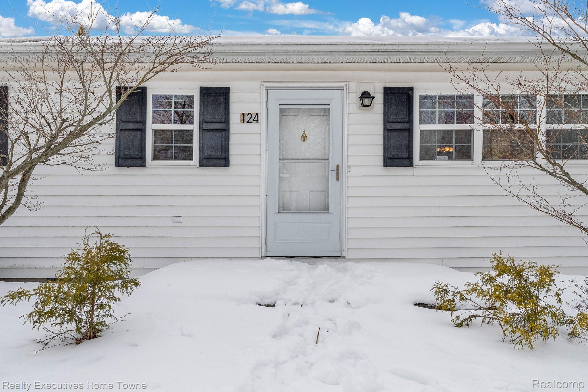 3211 Keewahdin  #124