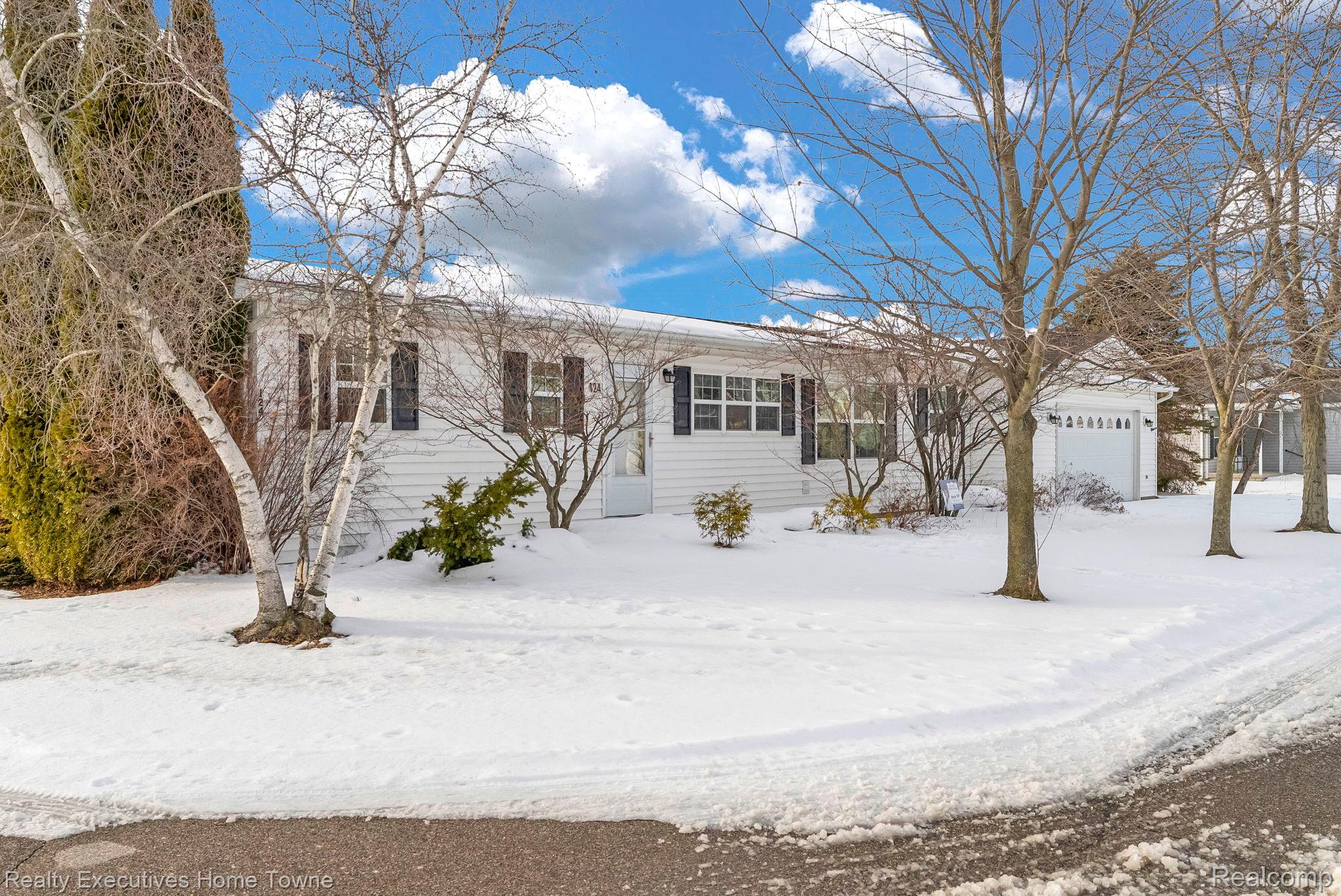 3211 Keewahdin  #124