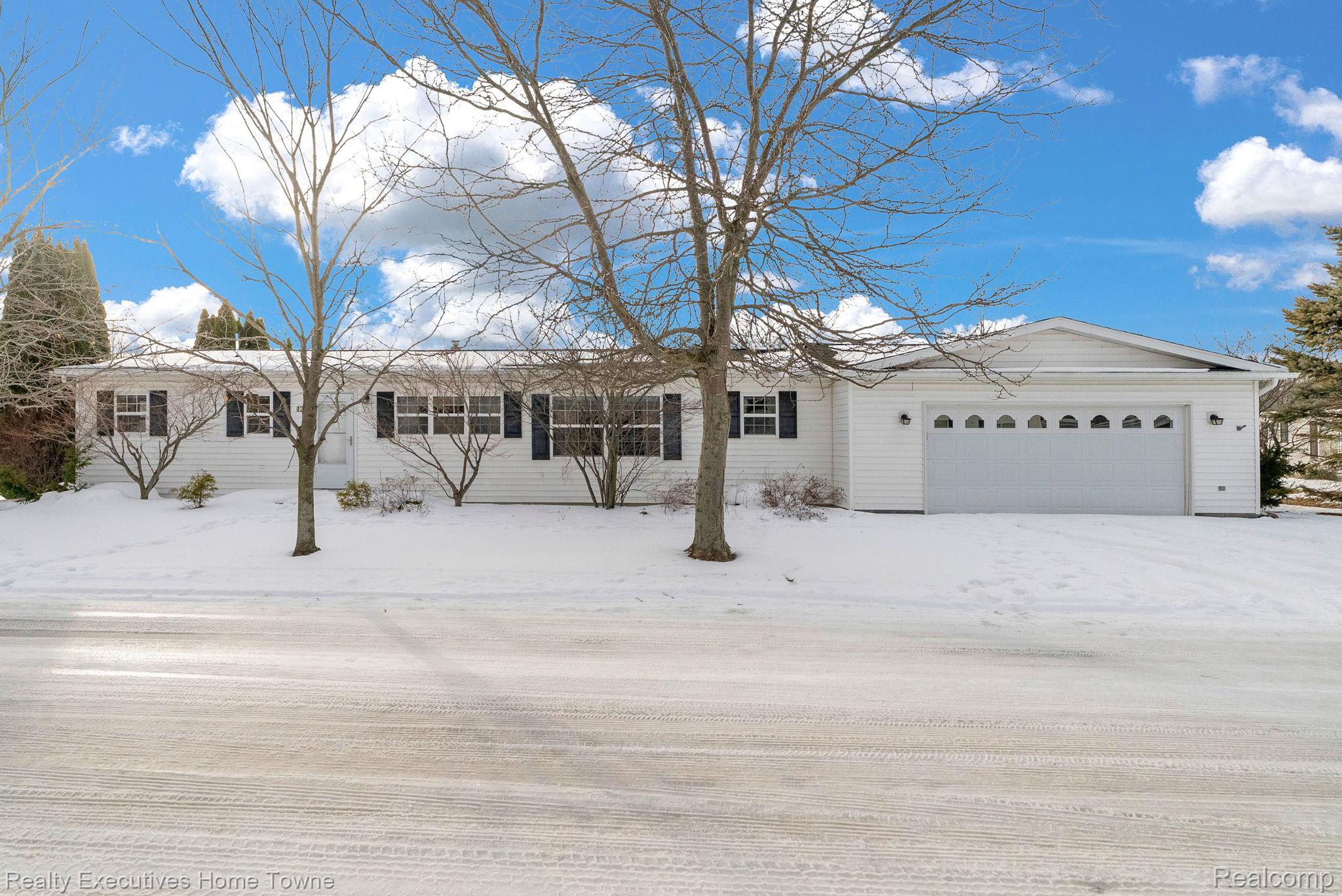 3211 Keewahdin  #124