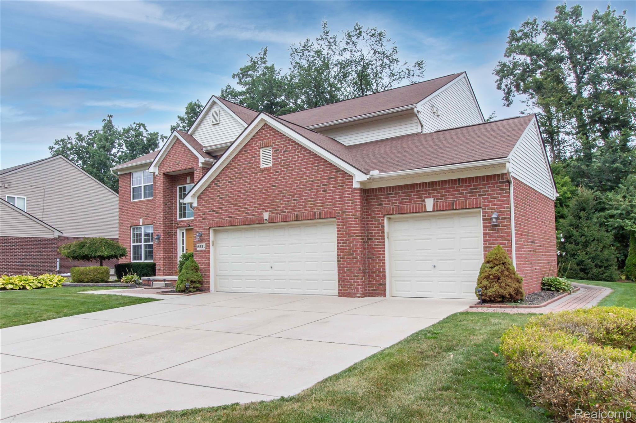 2221 Mayflower