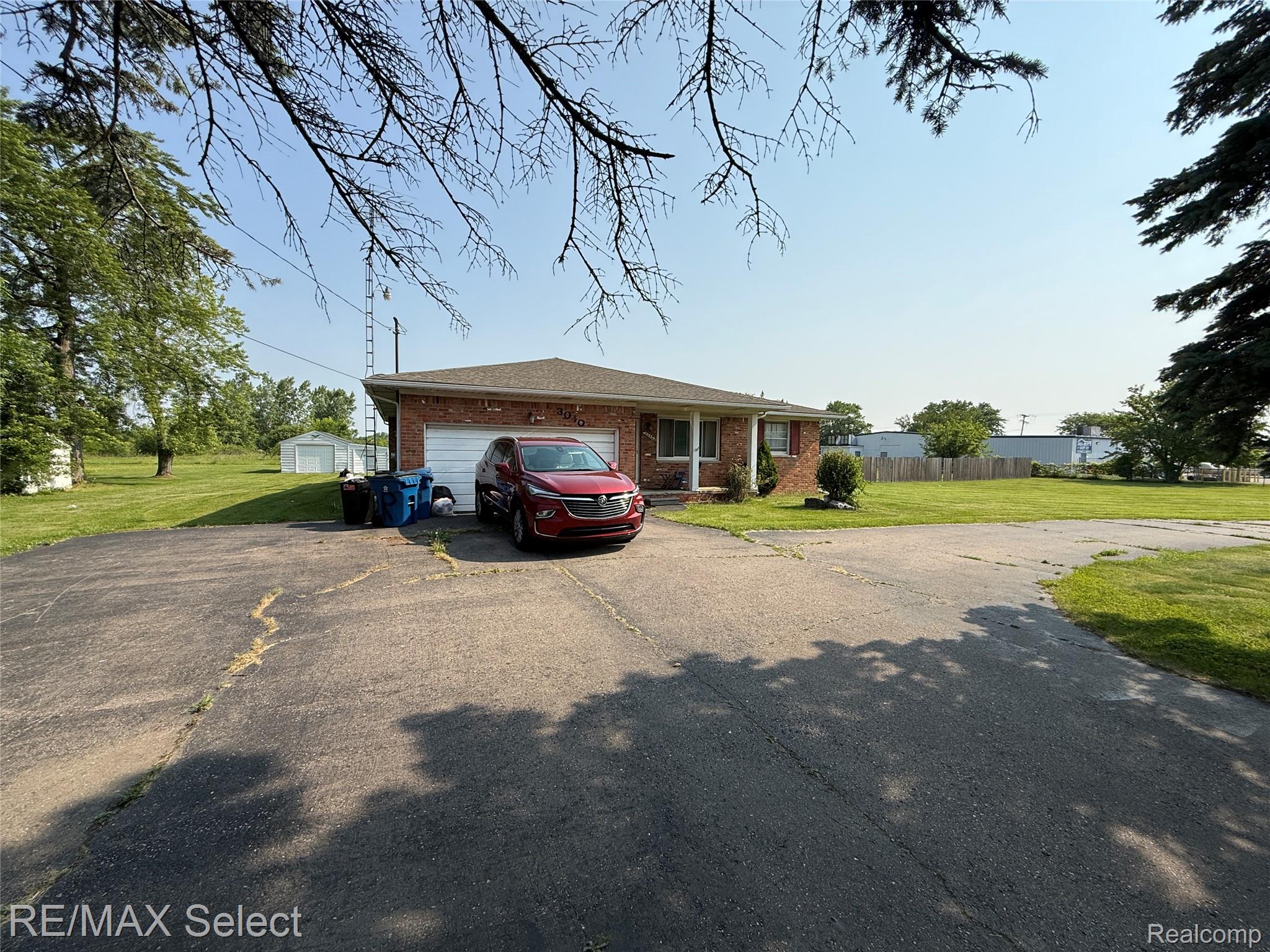 3040 W Hill Road