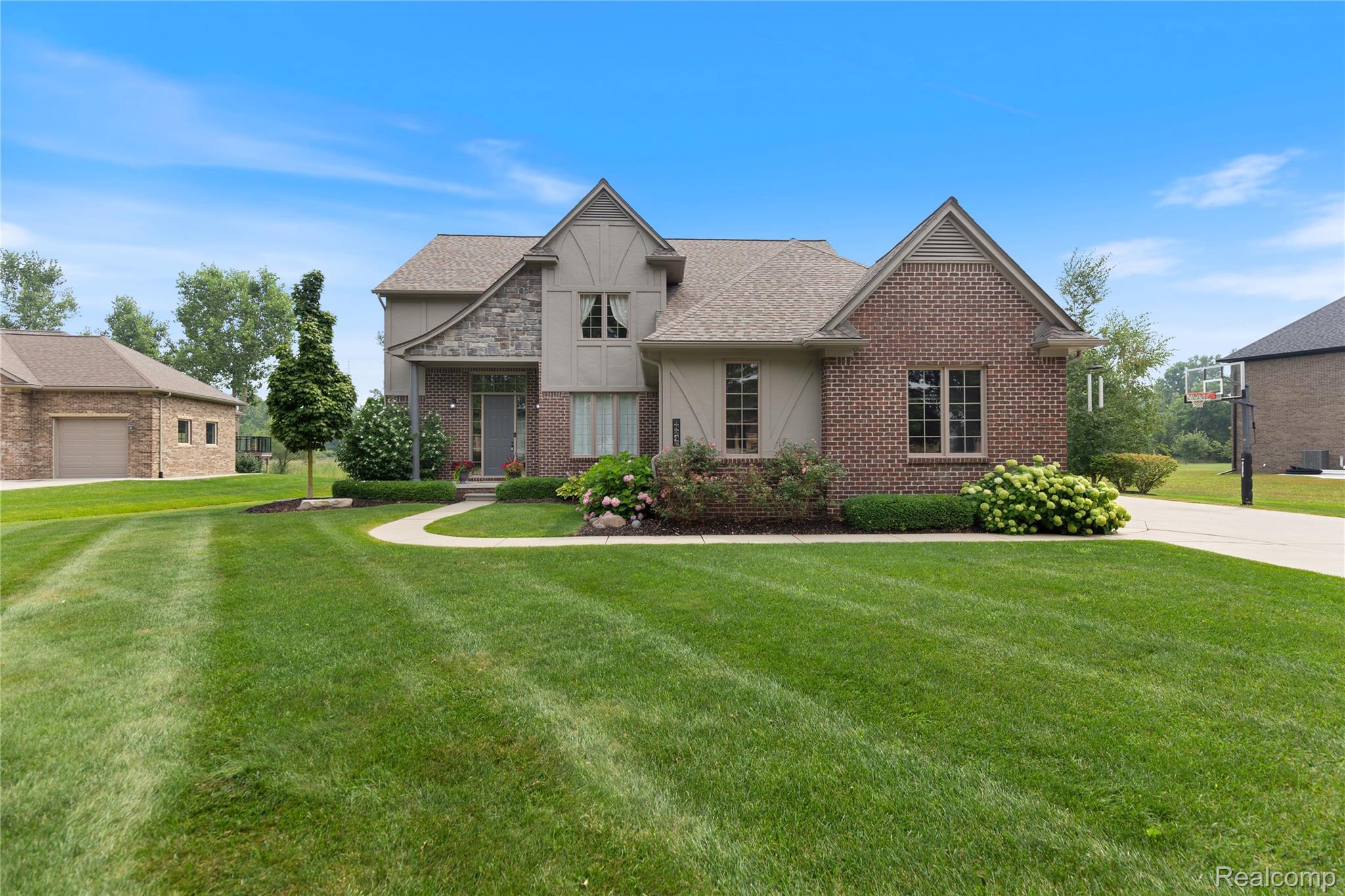 68242 Lake Angela Pointe