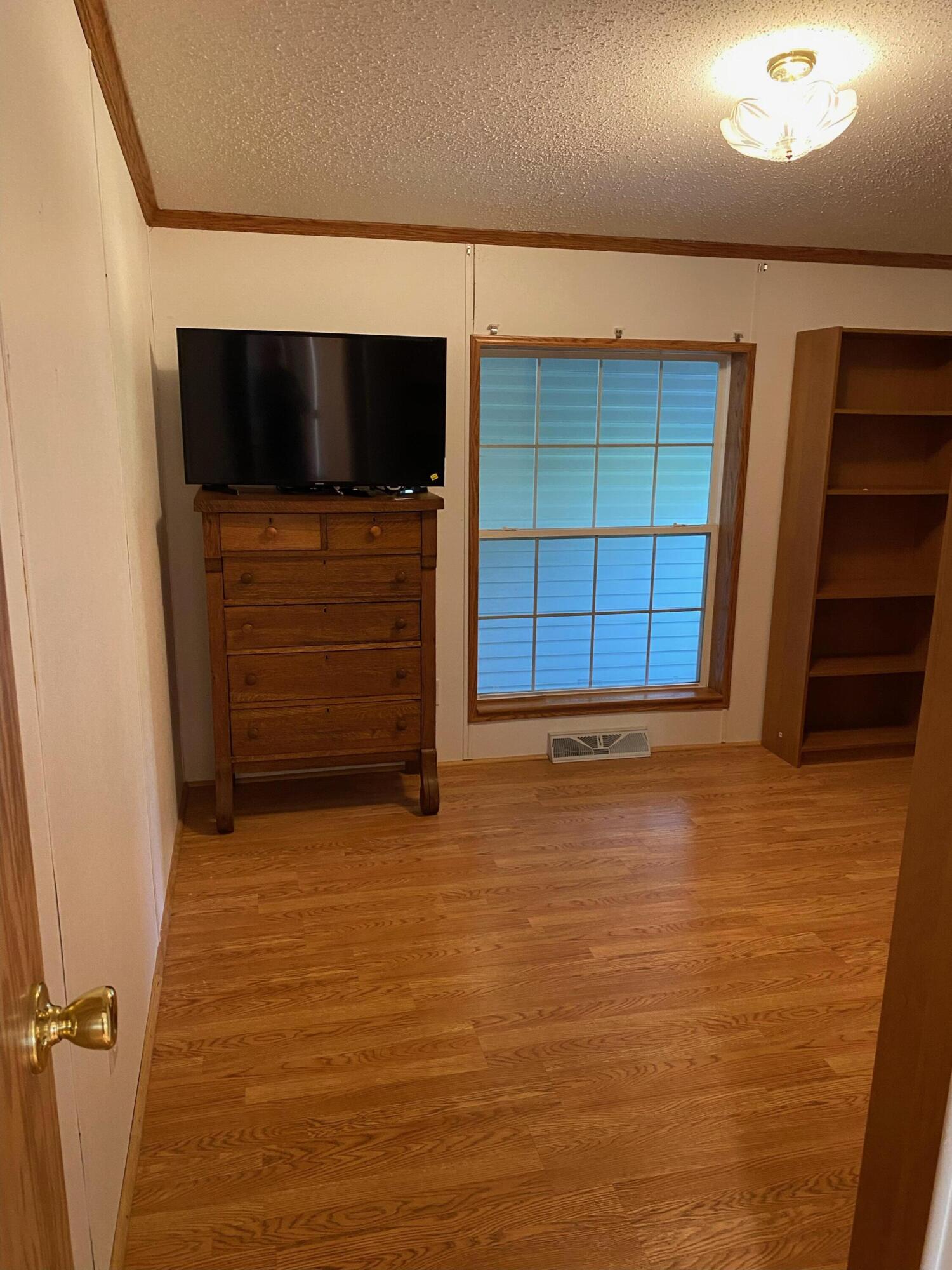 1305 Pineview Lane