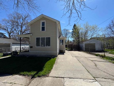 Photo of 310 S Bates Street, Saginaw City, MI 48602 (MLS # 61050204694)
