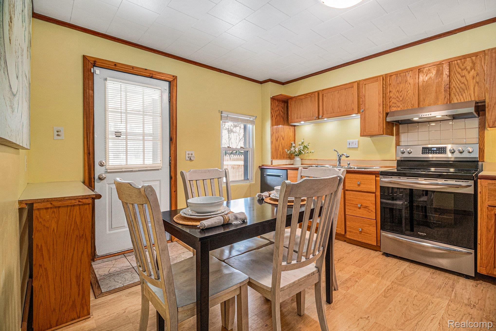 180 N Pasadena Street