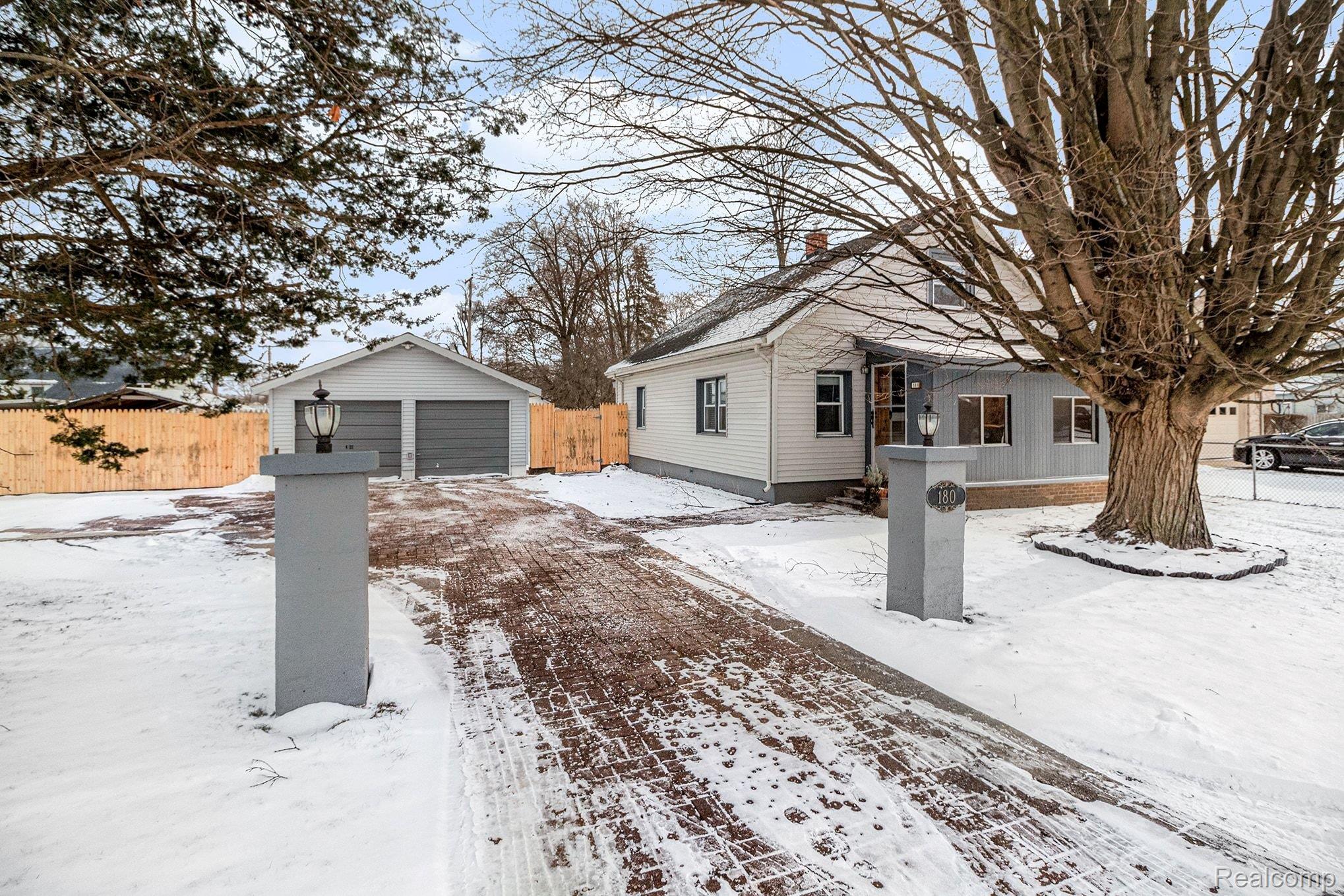 180 N Pasadena Street