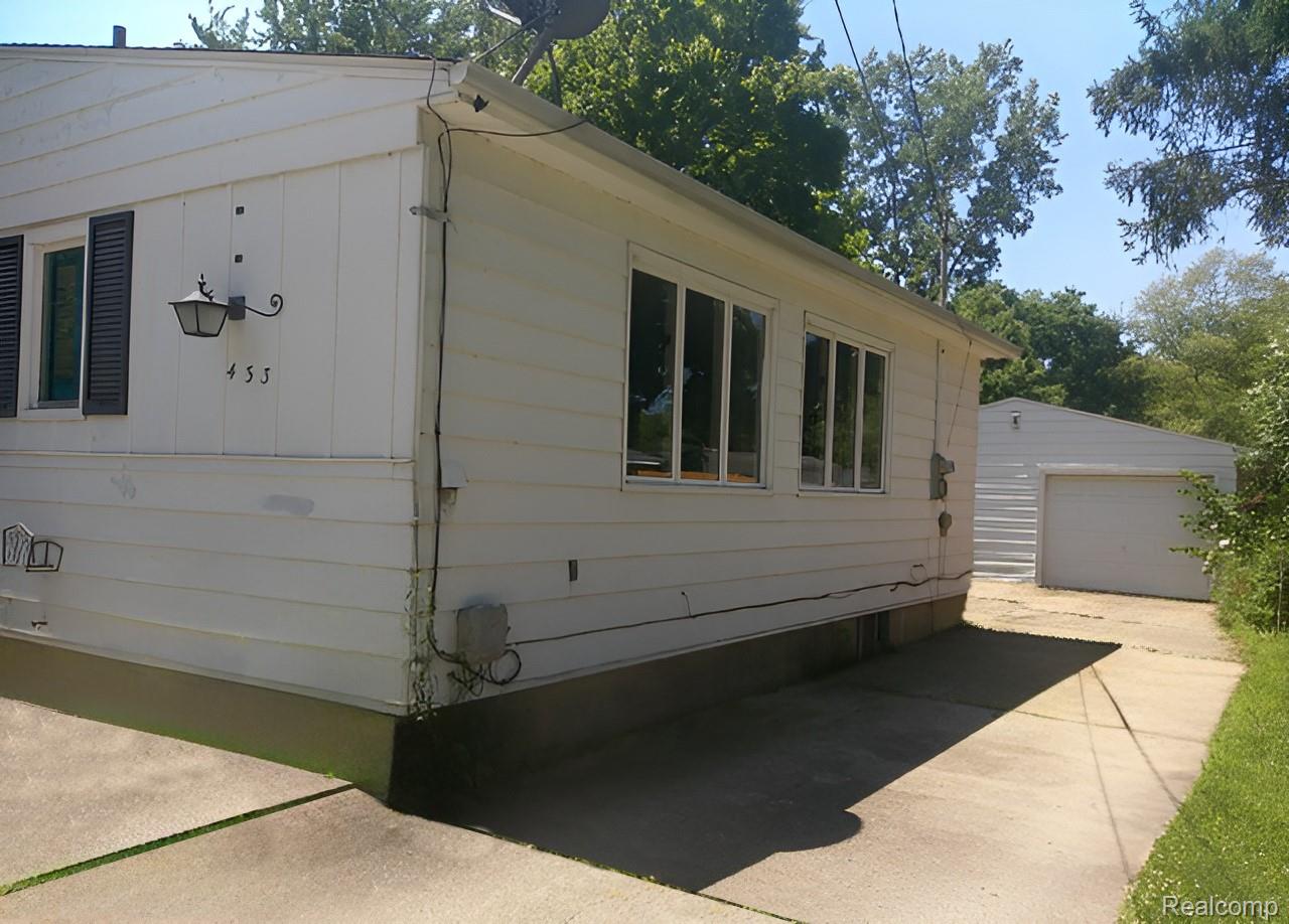 433 Crestview Street