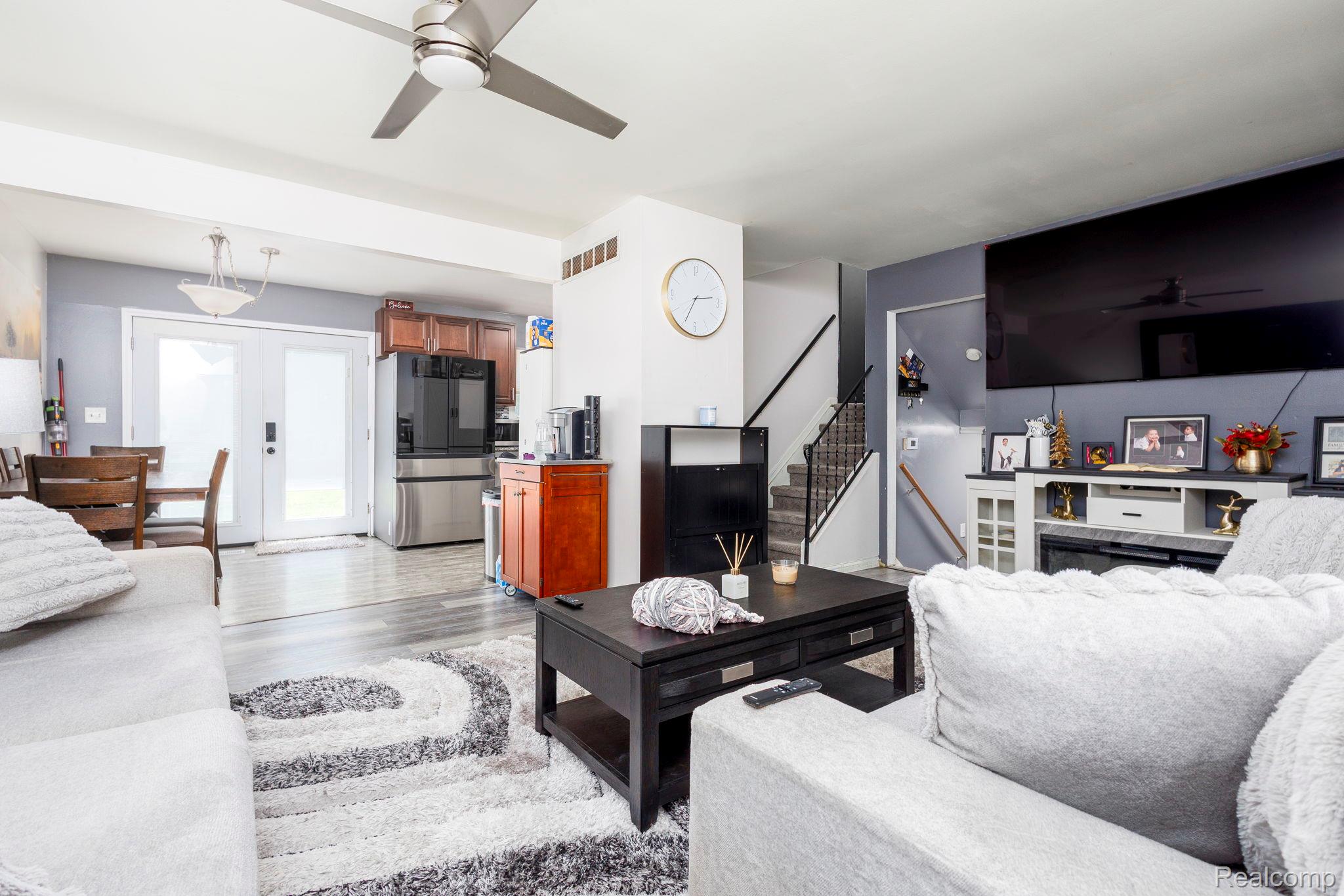15212 Orchard Court