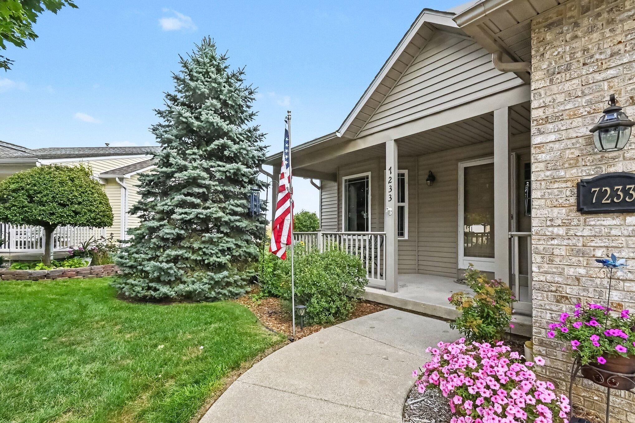 7233 Maplecrest Circle
