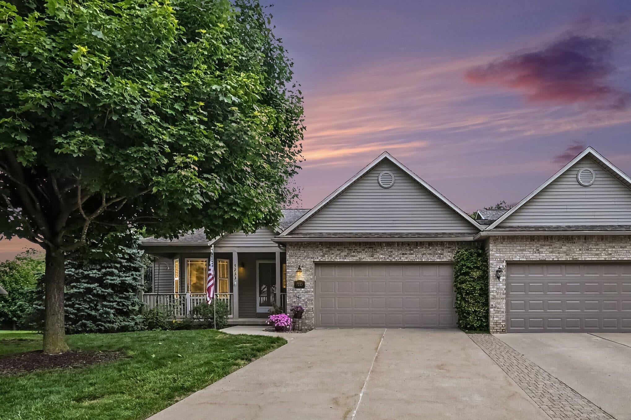 7233 Maplecrest Circle