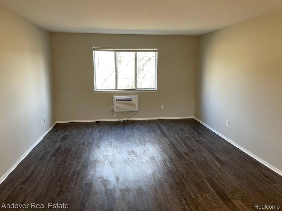 525 PONTIAC Street 27