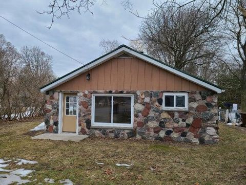 525 S 1st Street Unknown MI 48829