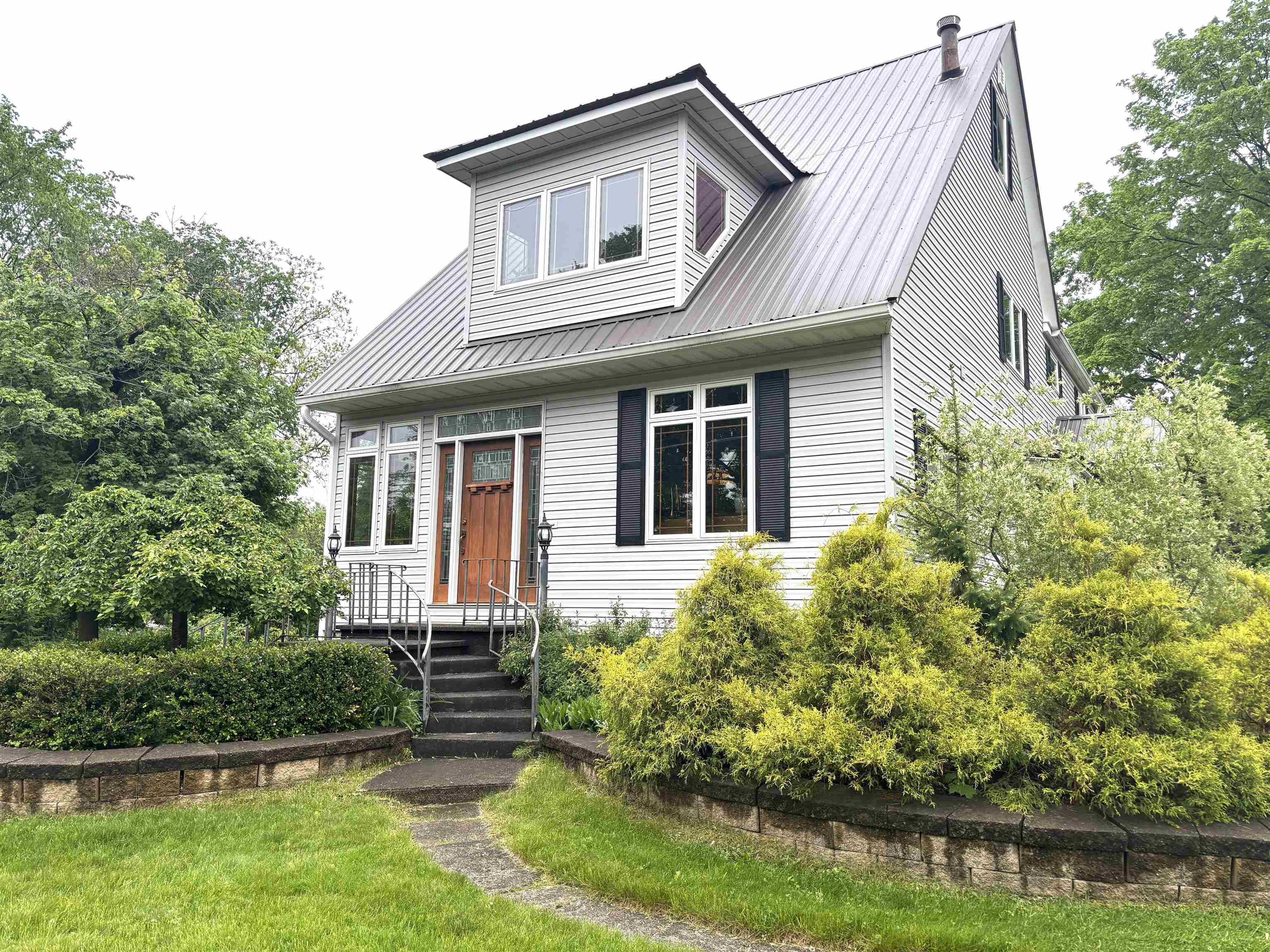 1318 E Broadway