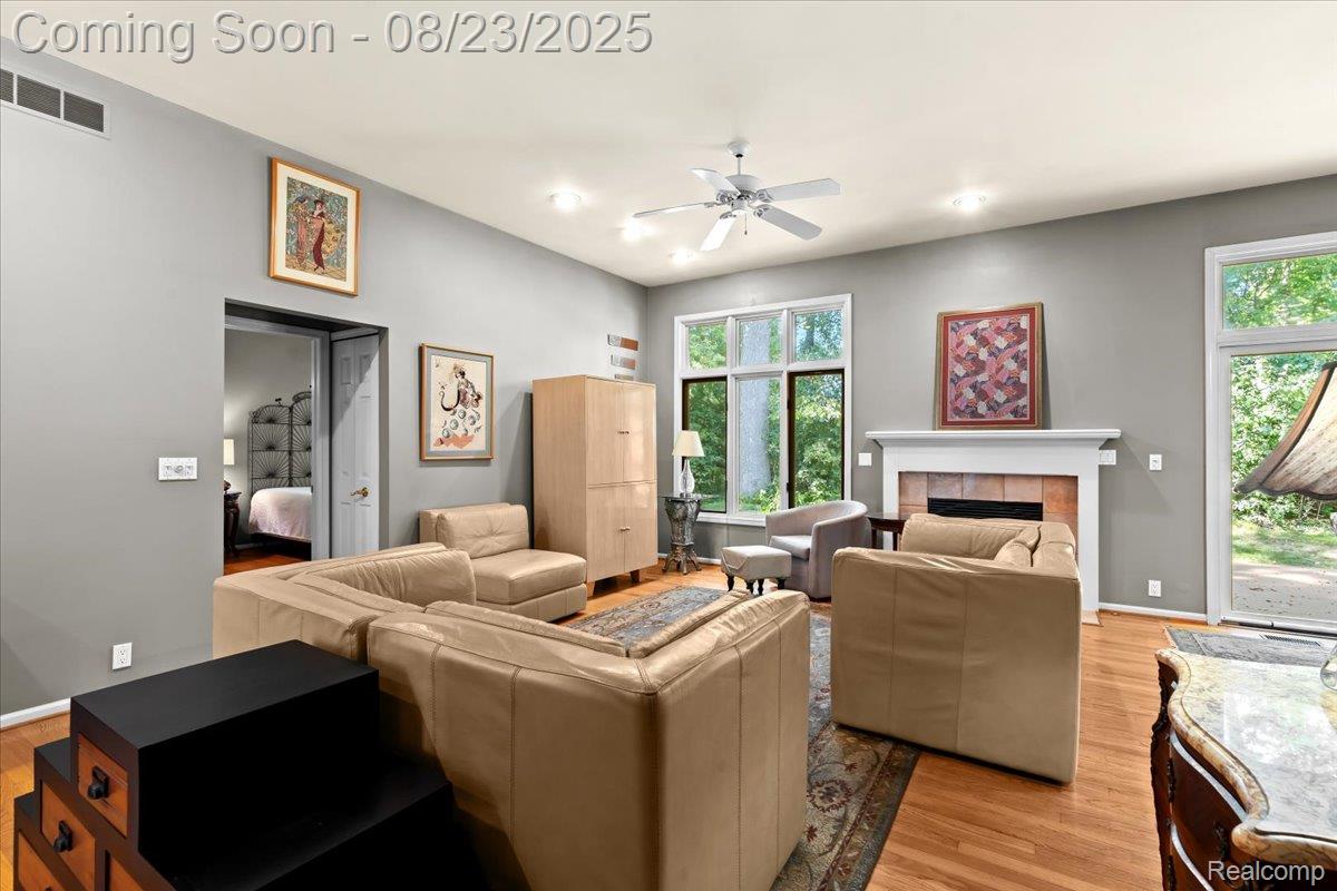 5770 Point Of The Woods Drive