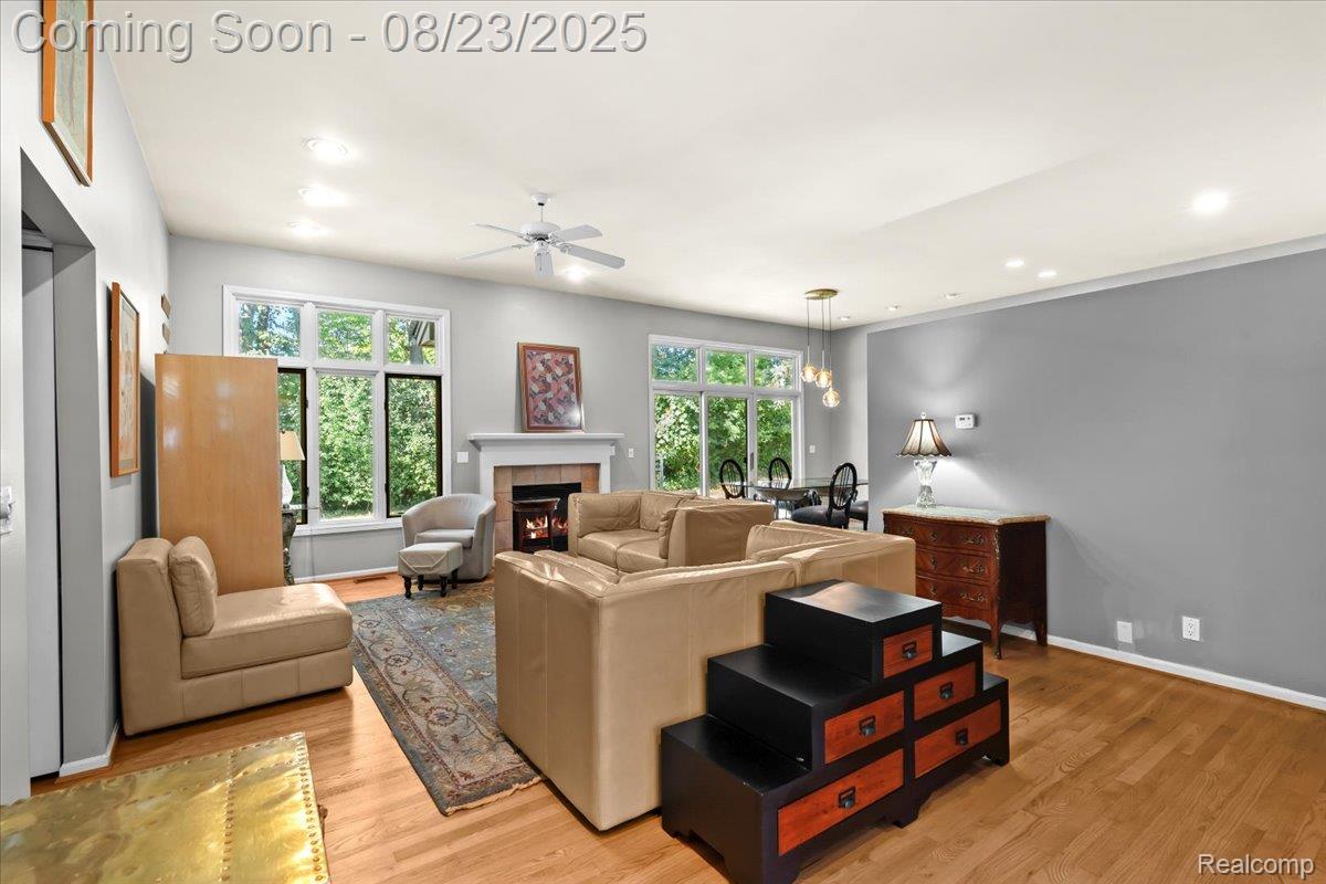 5770 Point Of The Woods Drive