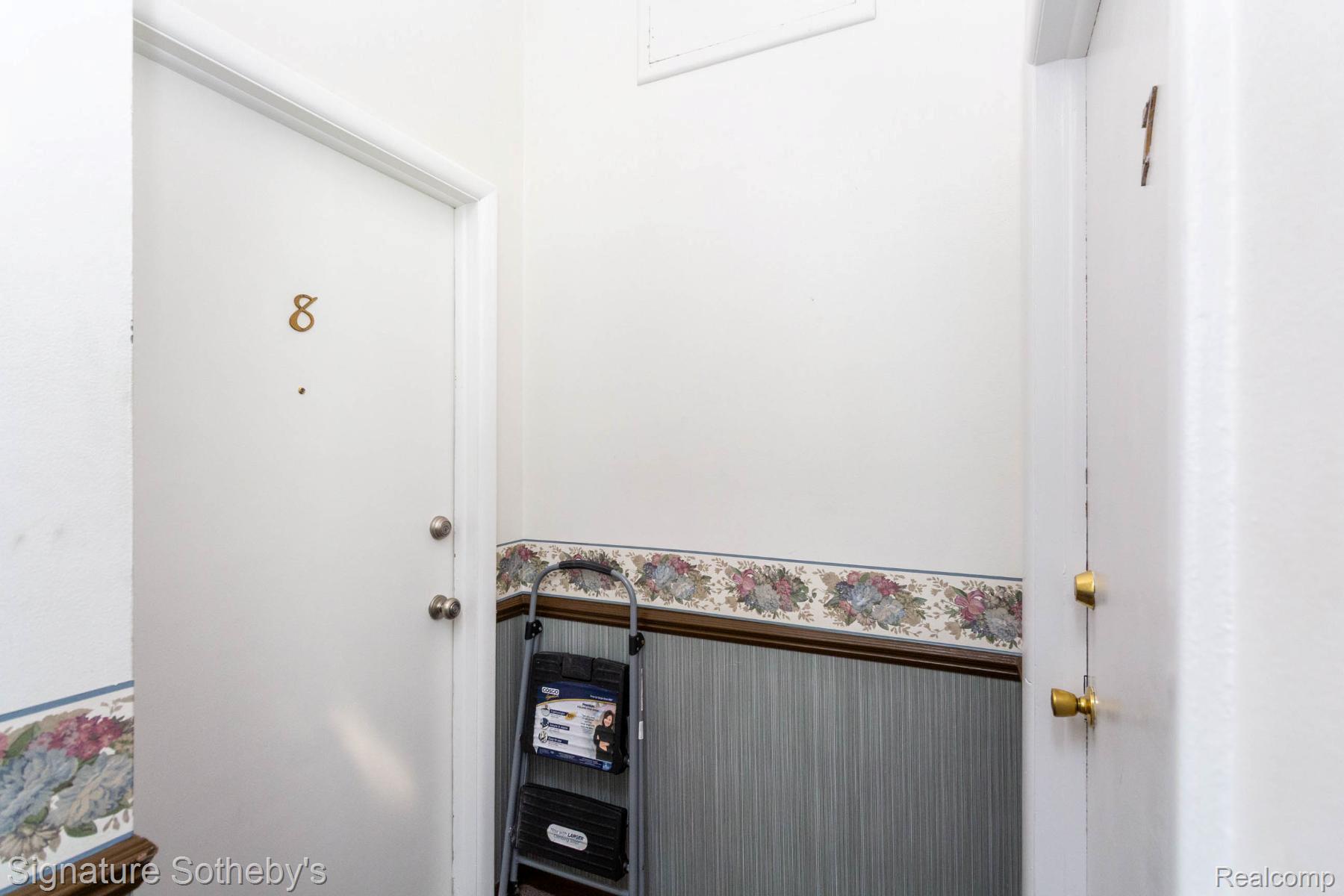 1155 DERBY Road 8