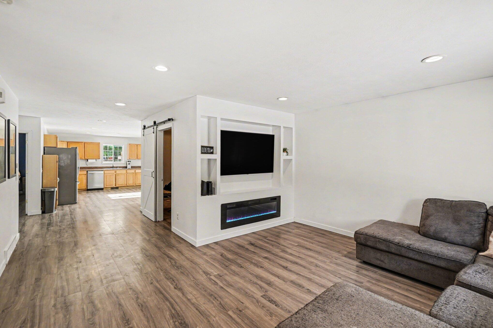 6446 Automobile Road