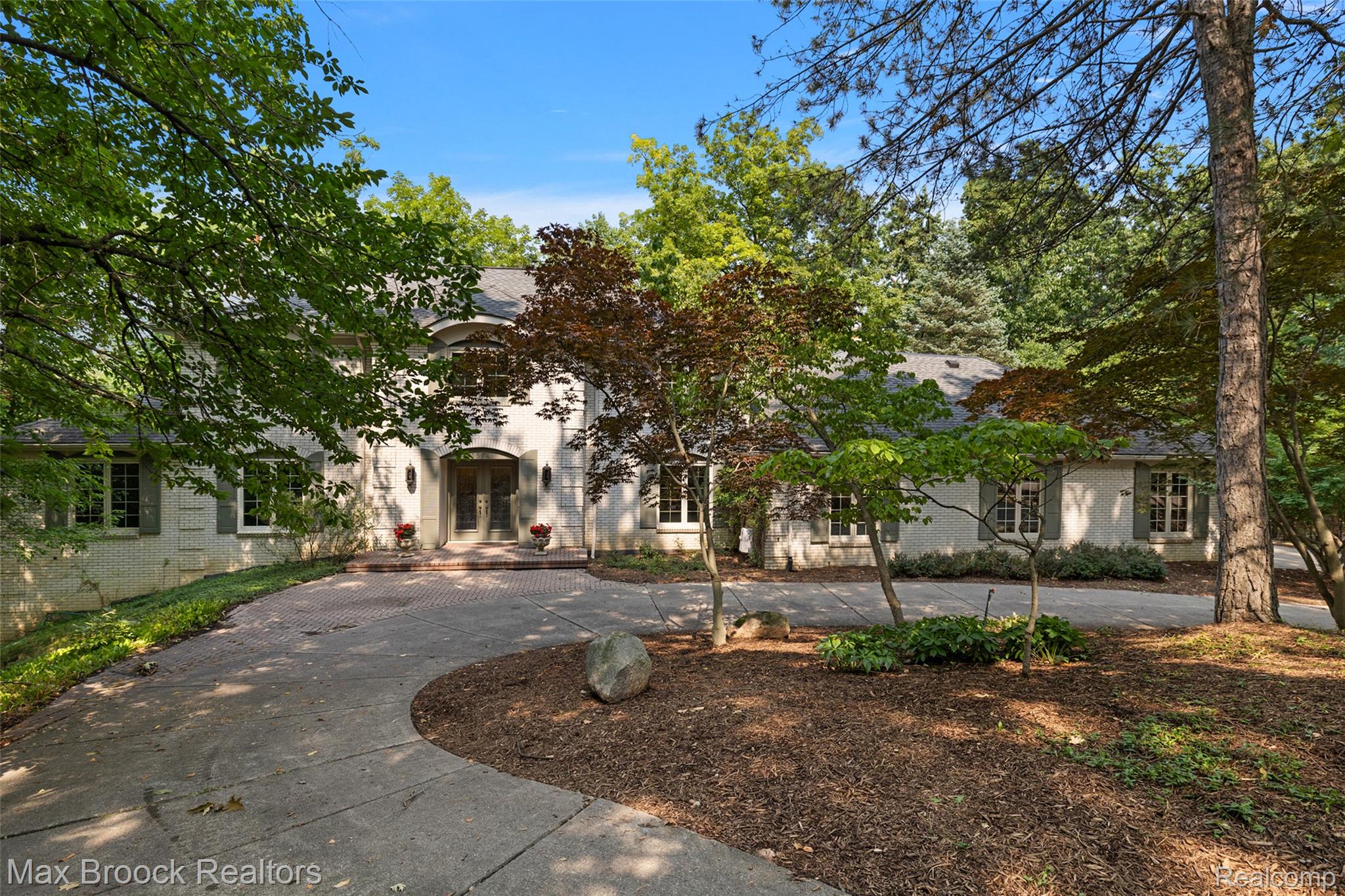 1574 Indianwood Court