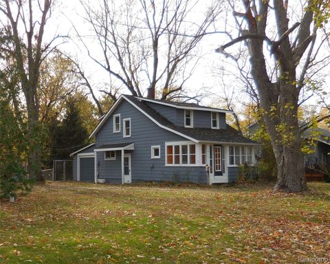 515 Skinner Highland Charter Township MI 48357