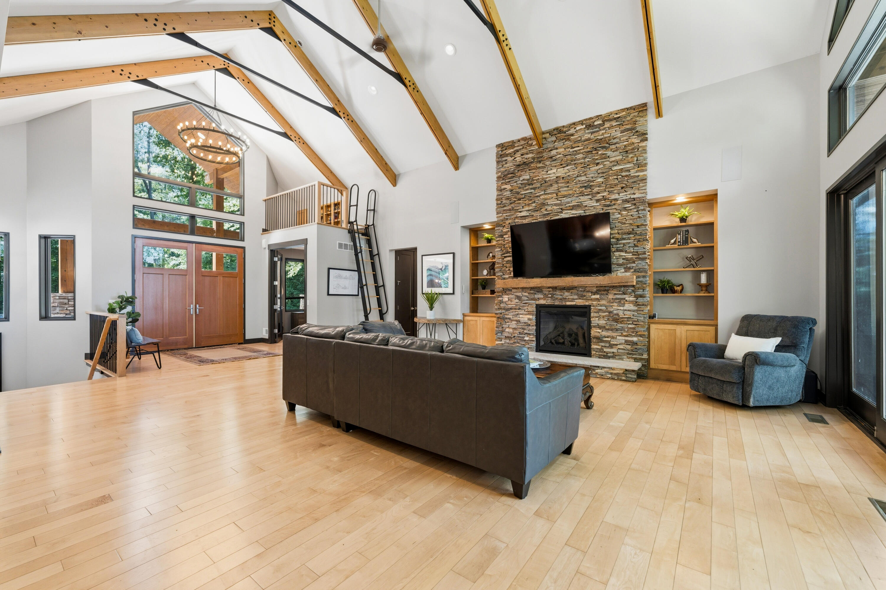 14295 Peninsula Drive