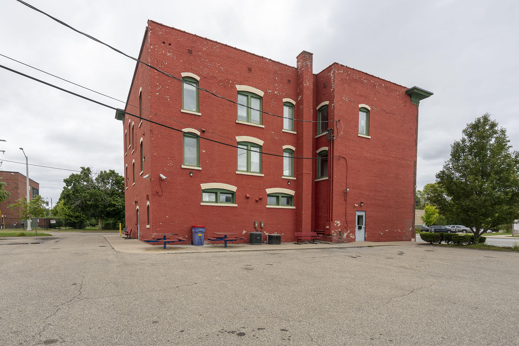 1001 Division Avenue S