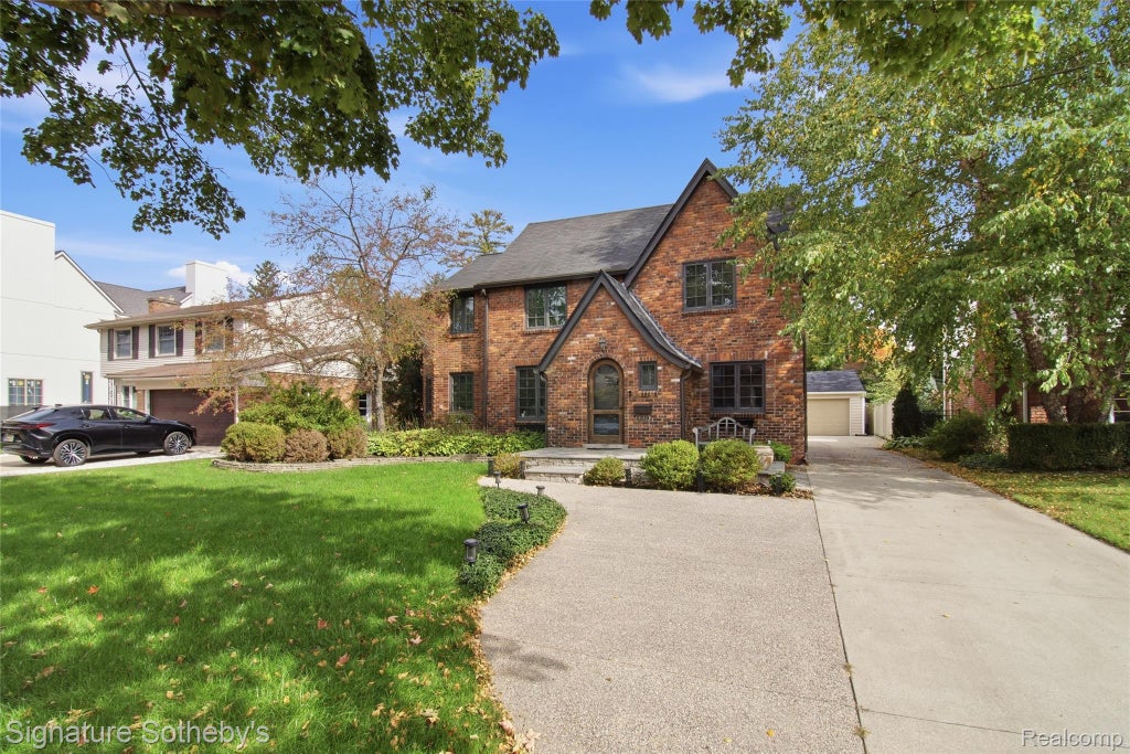 Photo of 431 Westchester Way, Birmingham City, MI 48009 (MLS # 20261085472)