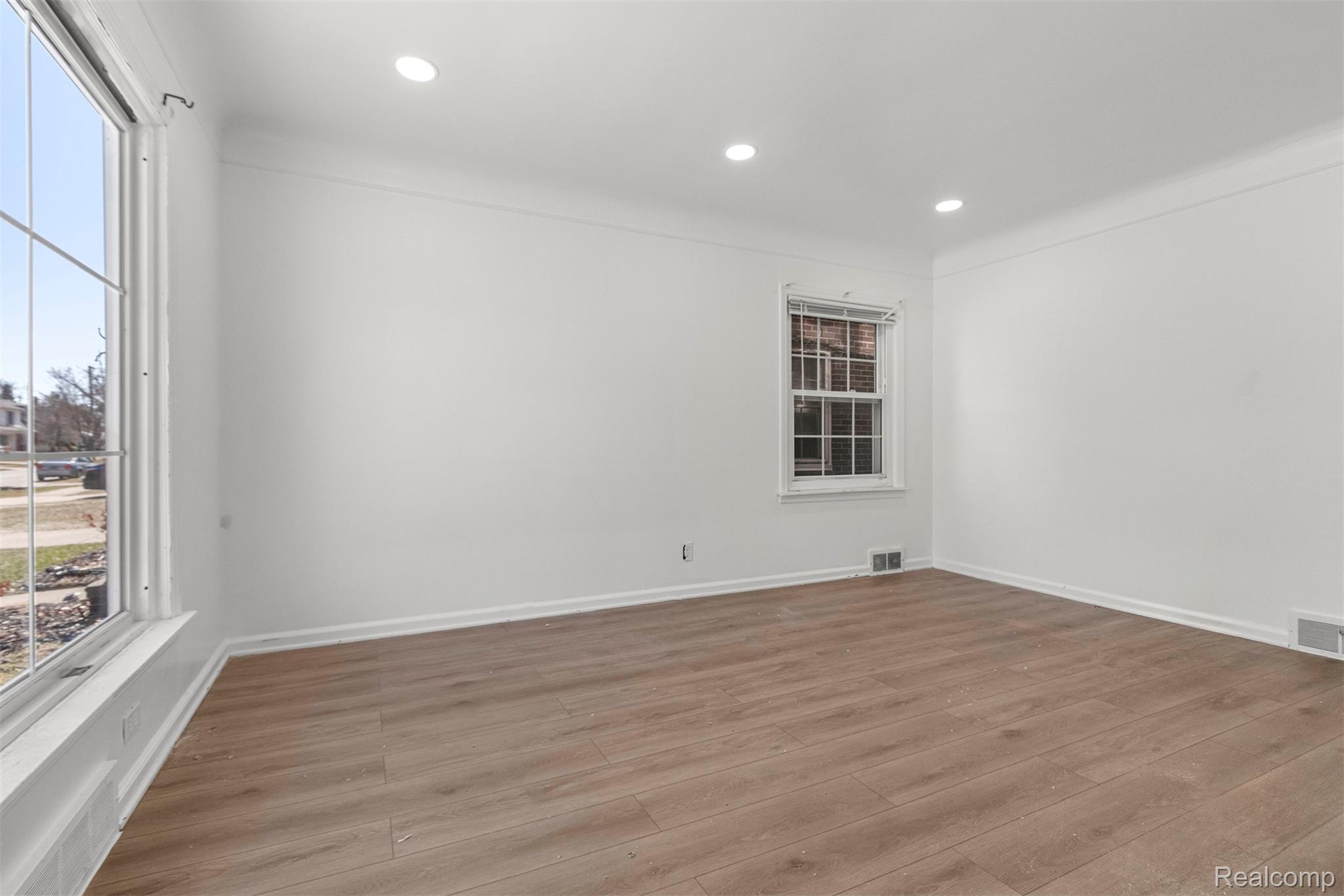 1861 N Waverly Street