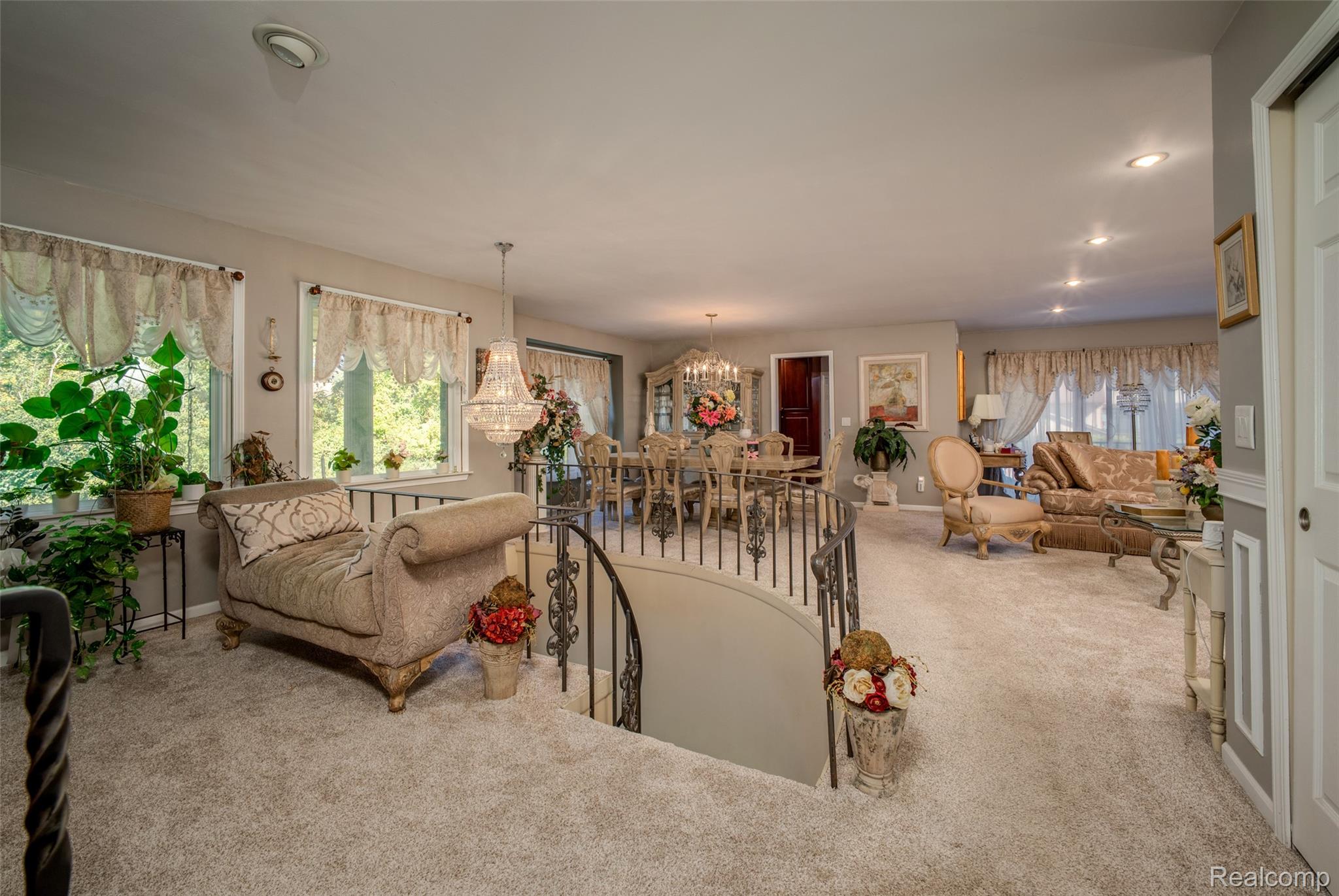 4376 Knightsbridge Lane