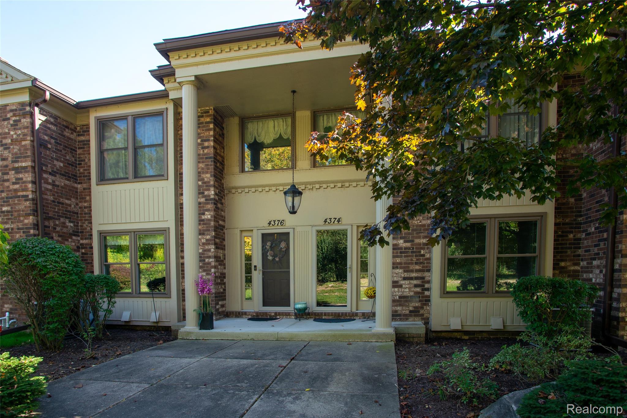 4376 Knightsbridge Lane