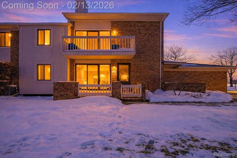 6505 Maple Lakes Court West Bloomfield Charter Township MI 48322