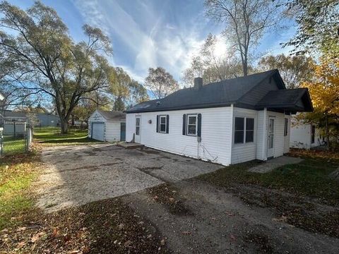 846 N oak st Street Evart City MI 49631