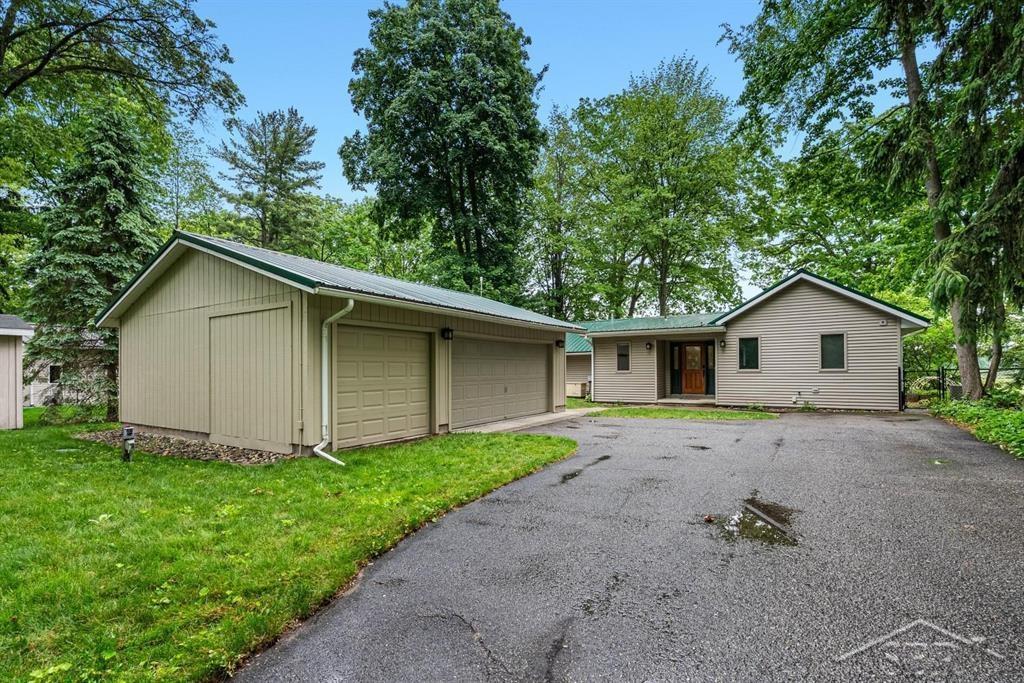 3320 N Lakeside Drive