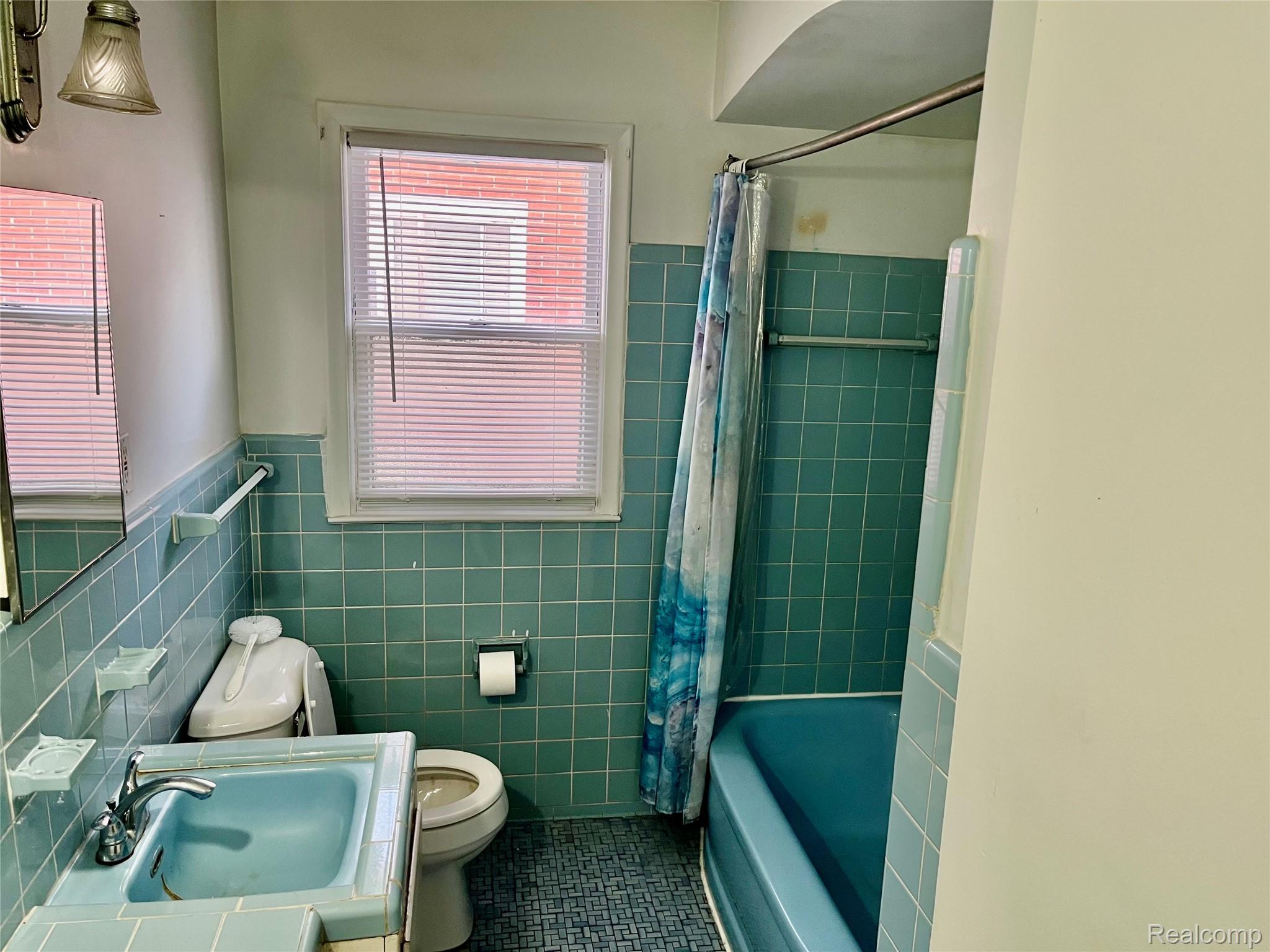 22130 Kenosha Street S