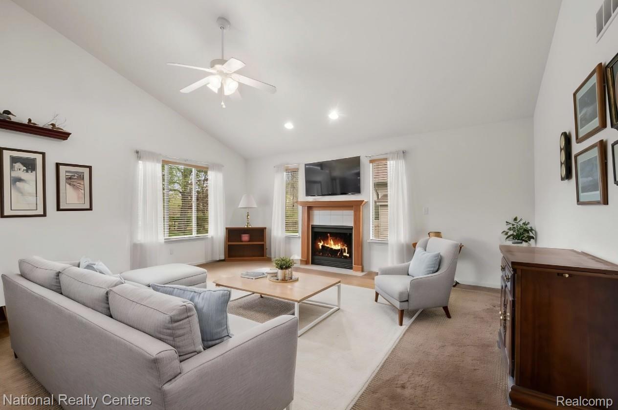 7221 Hawthorne Circle