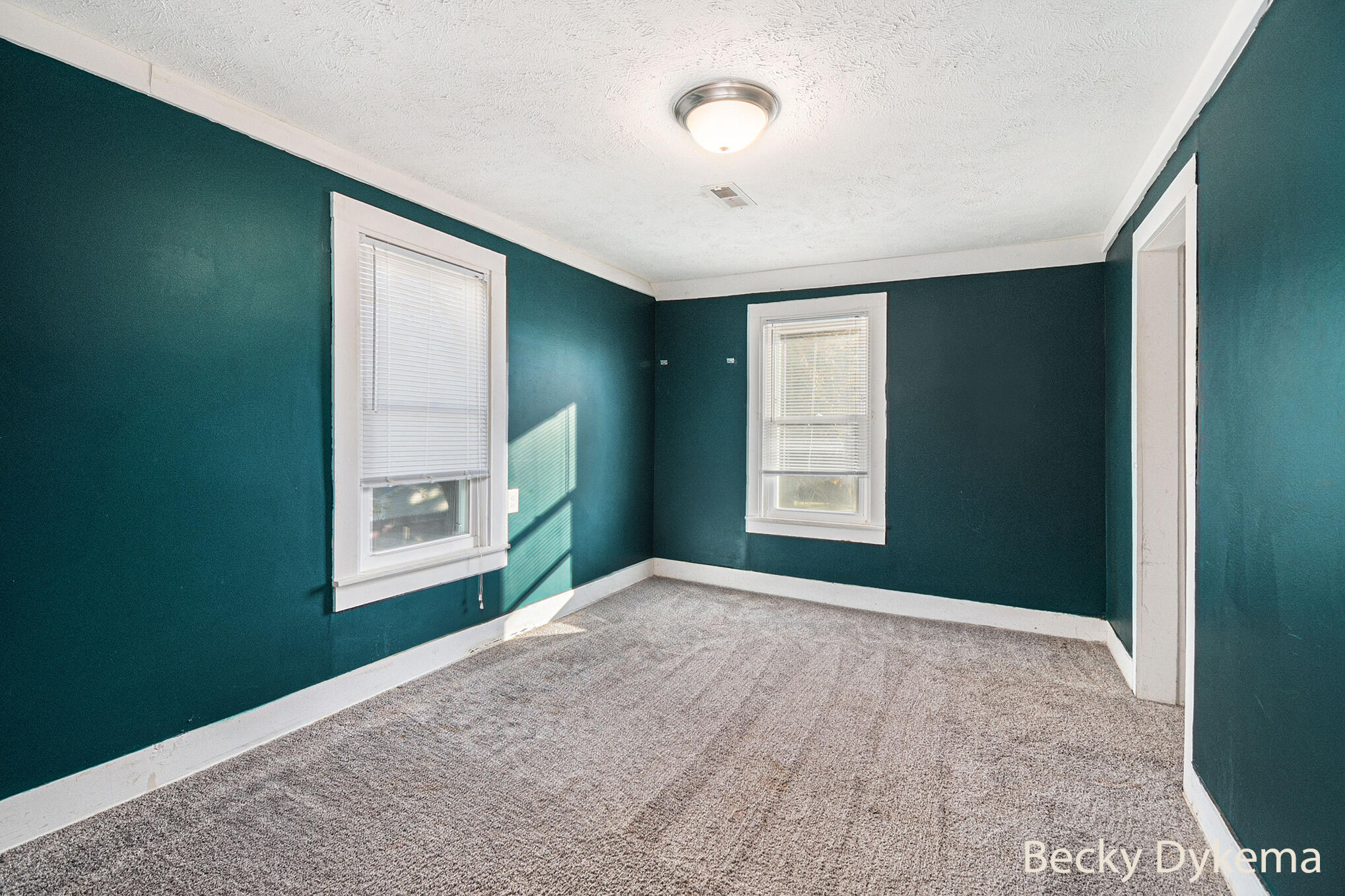 Grand Rapids, Michigan 49505, United States, 3 Bedrooms Bedrooms, ,1 BathroomBathrooms,Residential,Active,245298