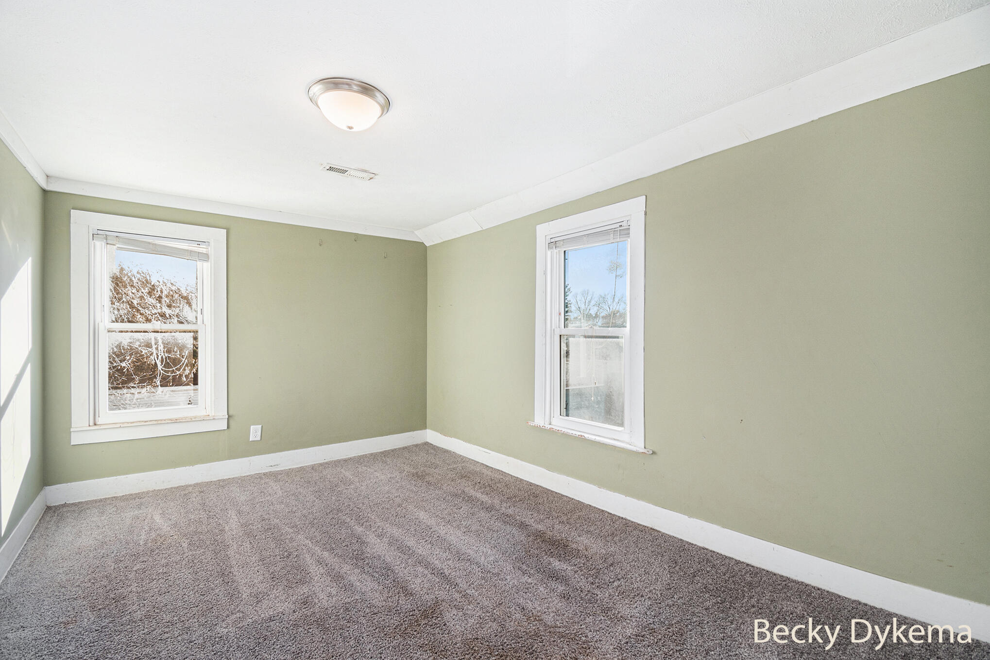 Grand Rapids, Michigan 49505, United States, 3 Bedrooms Bedrooms, ,1 BathroomBathrooms,Residential,Active,245298