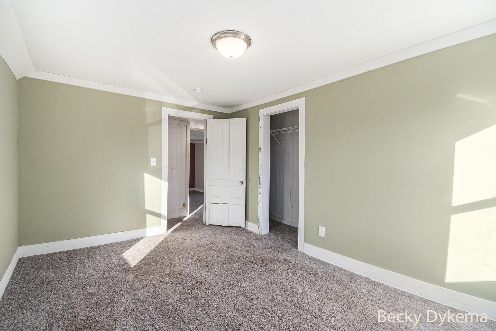 Grand Rapids, Michigan 49505, United States, 3 Bedrooms Bedrooms, ,1 BathroomBathrooms,Residential,Active,245298