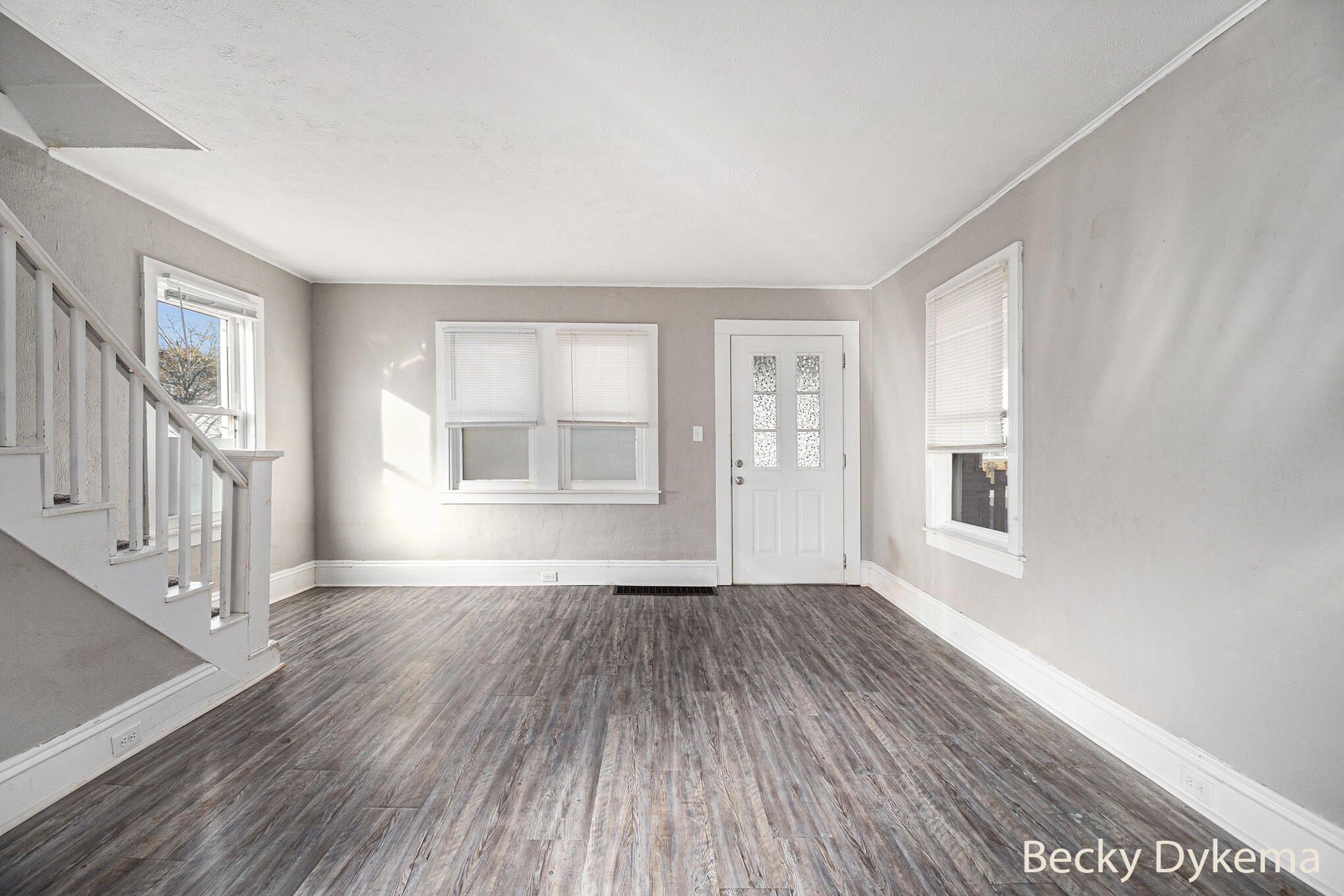 Grand Rapids, Michigan 49505, United States, 3 Bedrooms Bedrooms, ,1 BathroomBathrooms,Residential,Active,245298