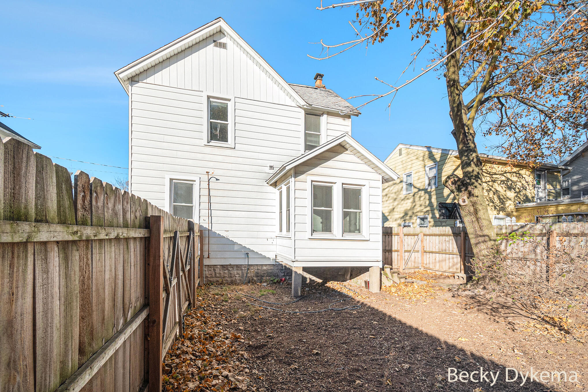 Grand Rapids, Michigan 49505, United States, 3 Bedrooms Bedrooms, ,1 BathroomBathrooms,Residential,Active,245298