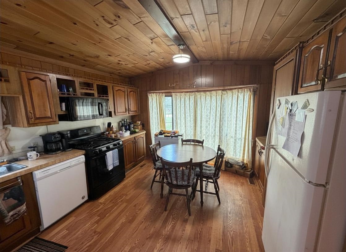 2245 Edgewood