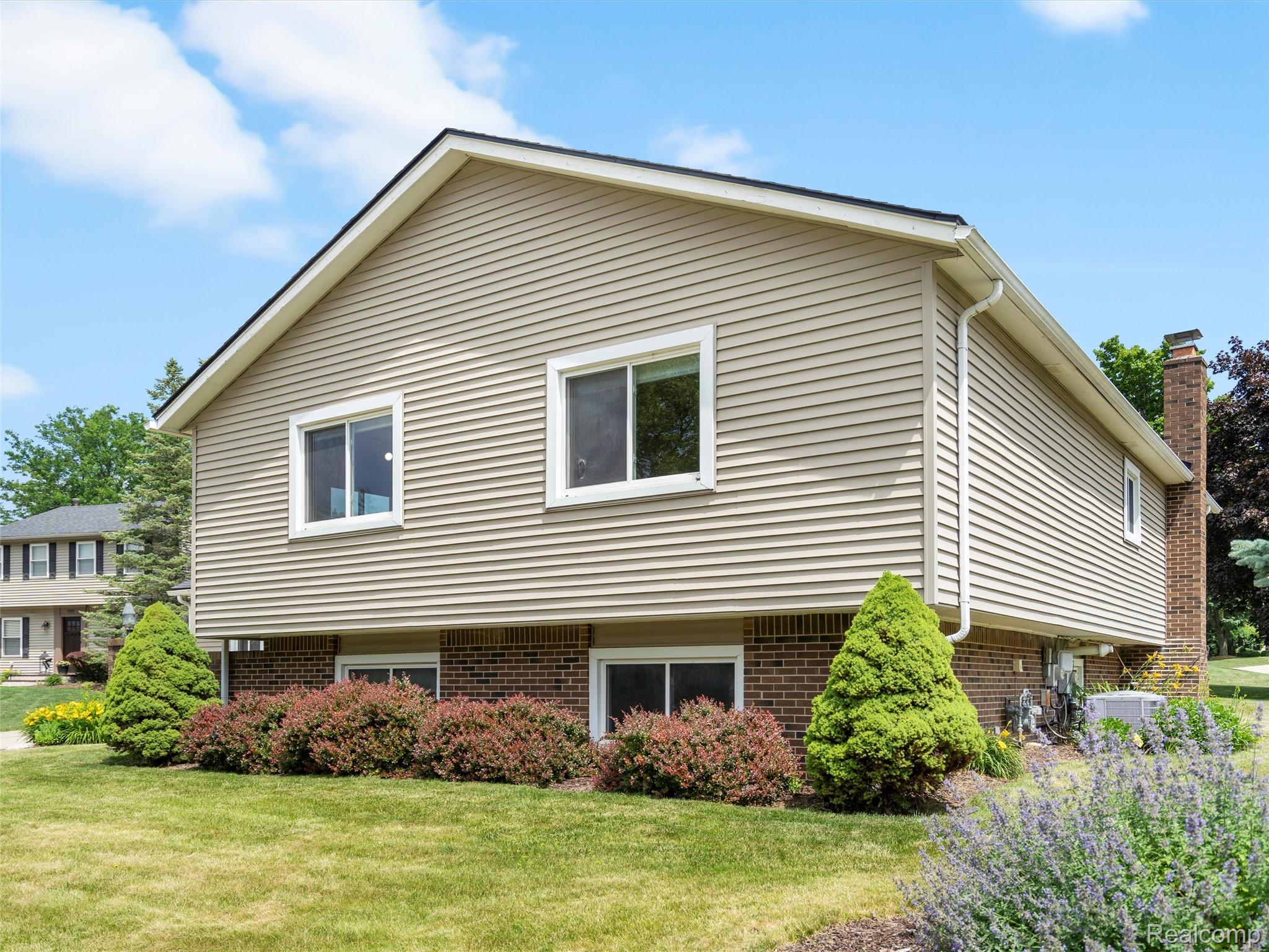 890 Darwin Place Court