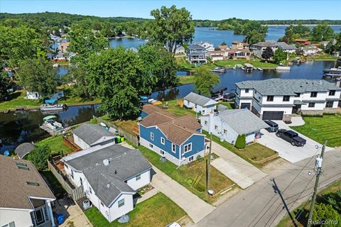 9136 Buckingham Street White Lake Charter Township MI 48386