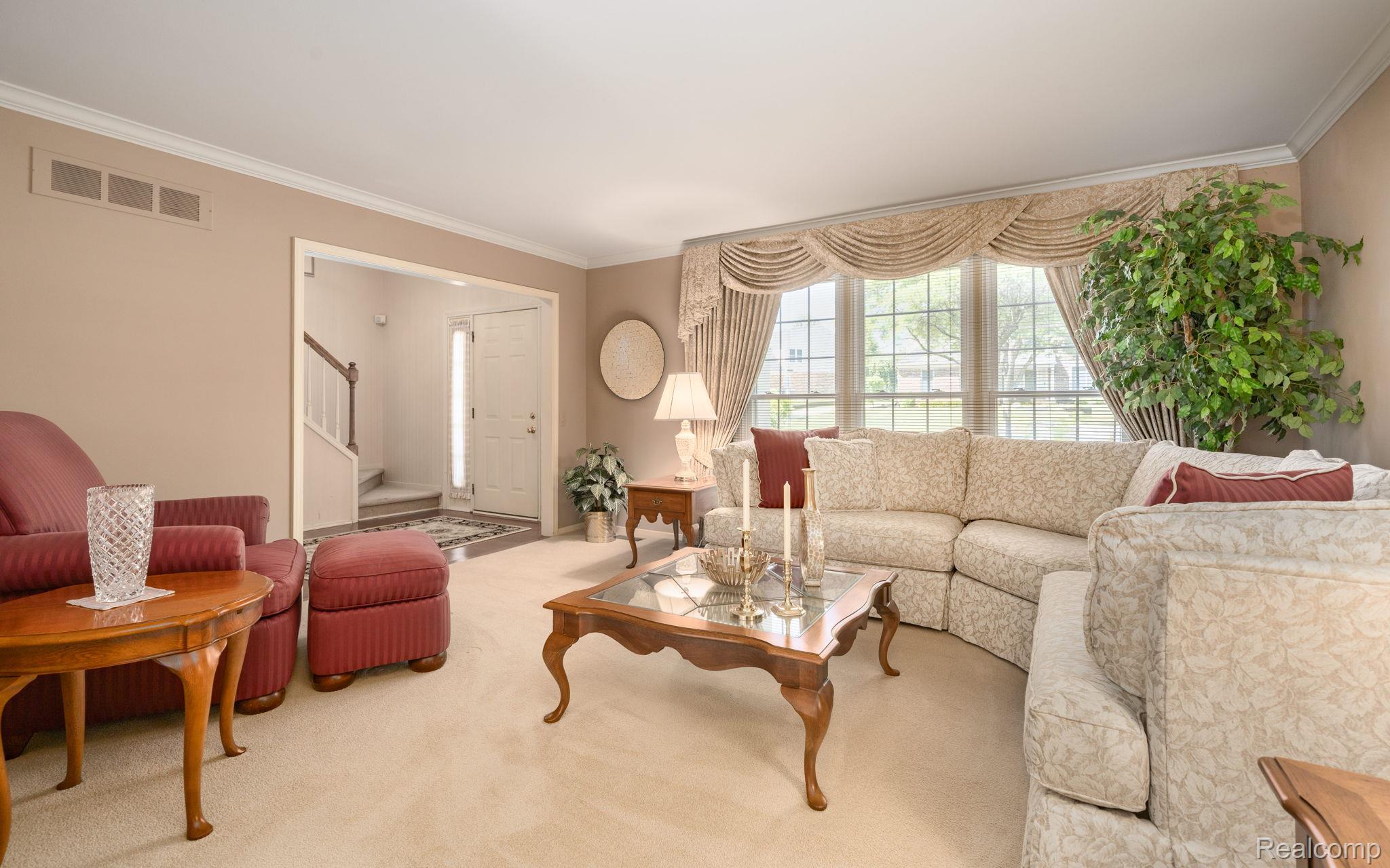 44828 Roundview Drive
