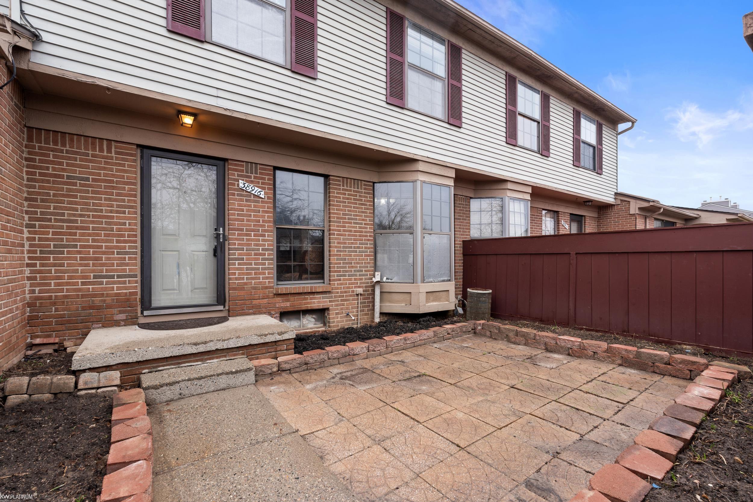 38916 Country Circle