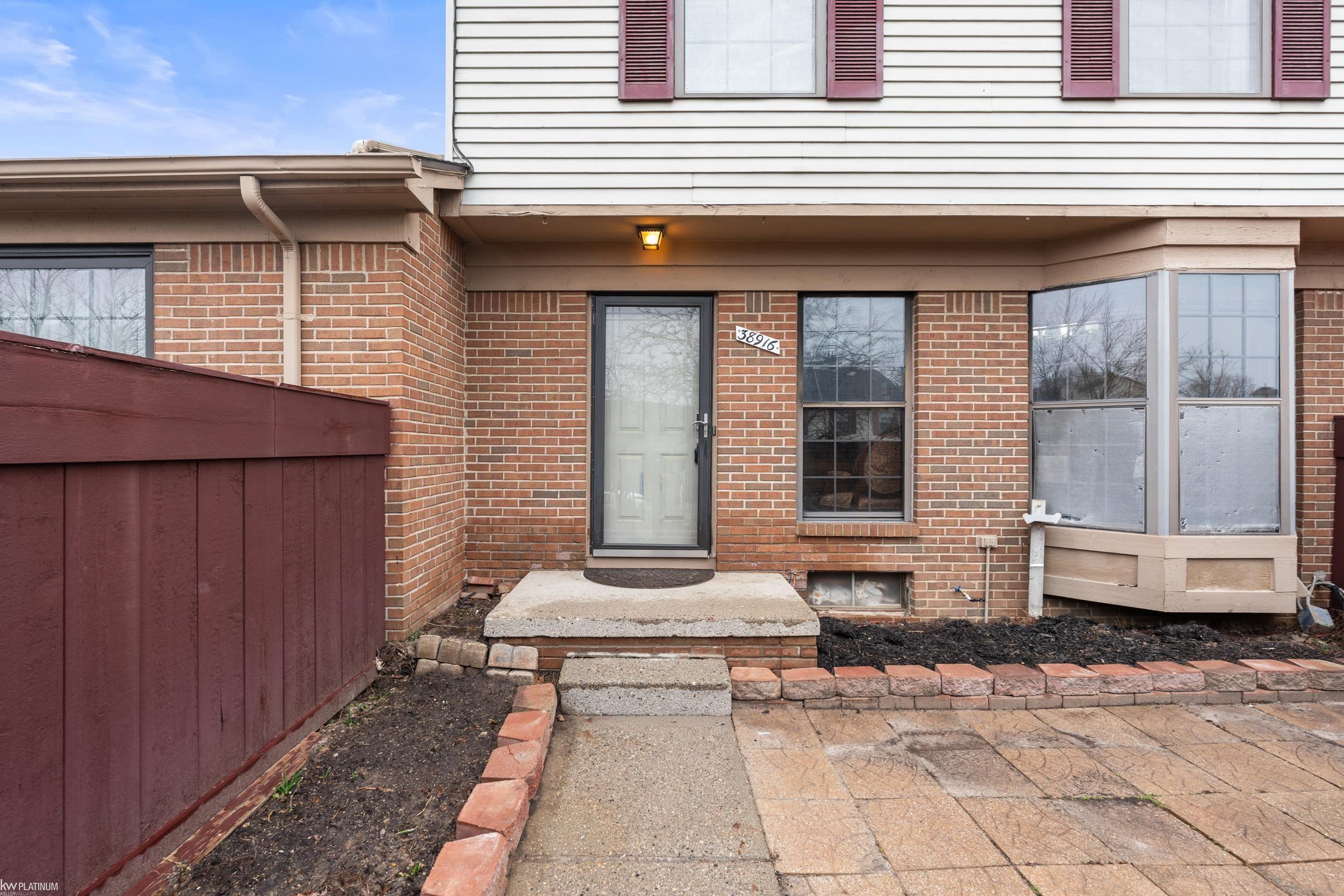 38916 Country Circle