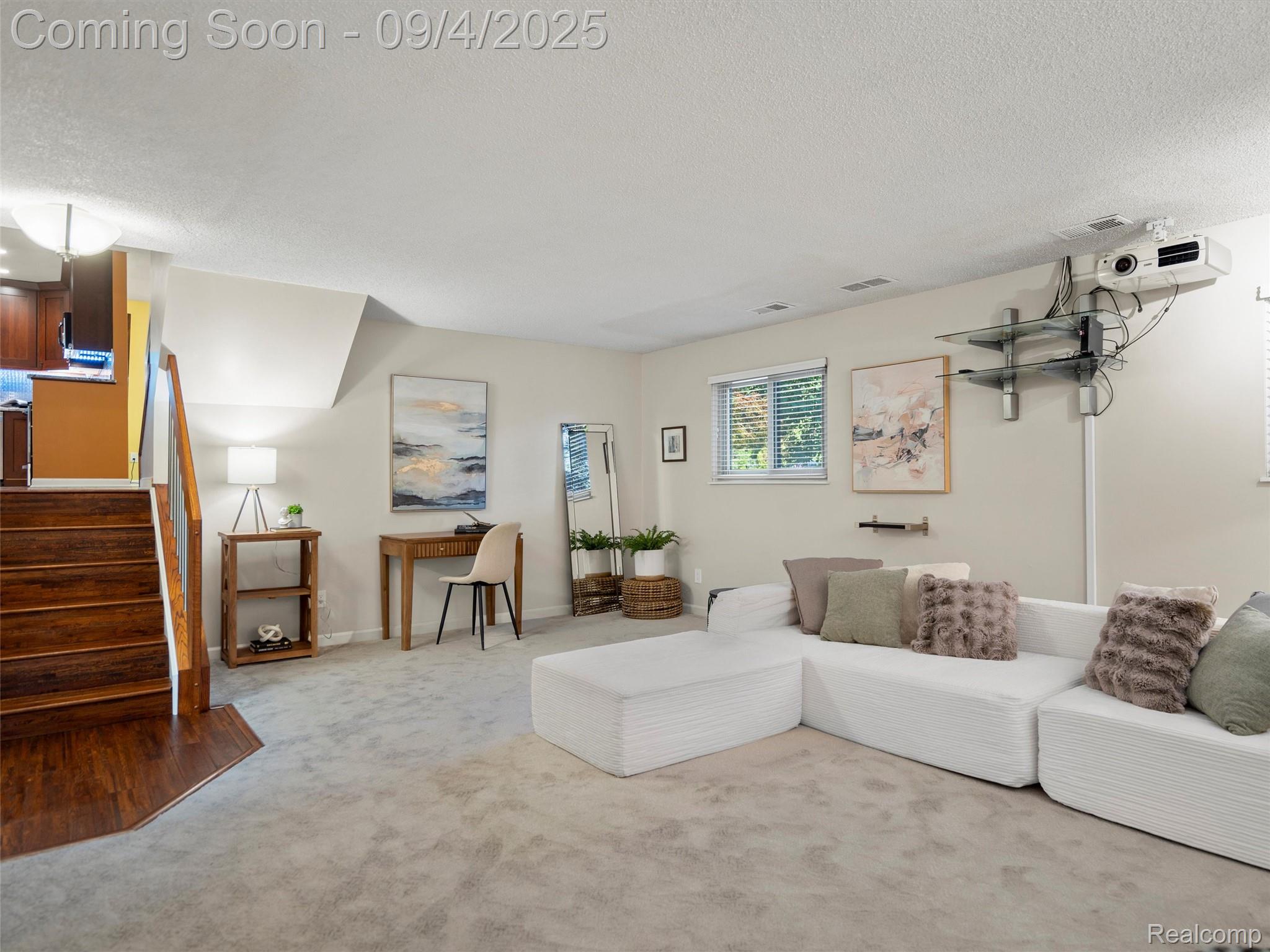 Farmington Hills City, Michigan 48331, United States, 3 Bedrooms Bedrooms, ,2 BathroomsBathrooms,Residential,Pending,201281