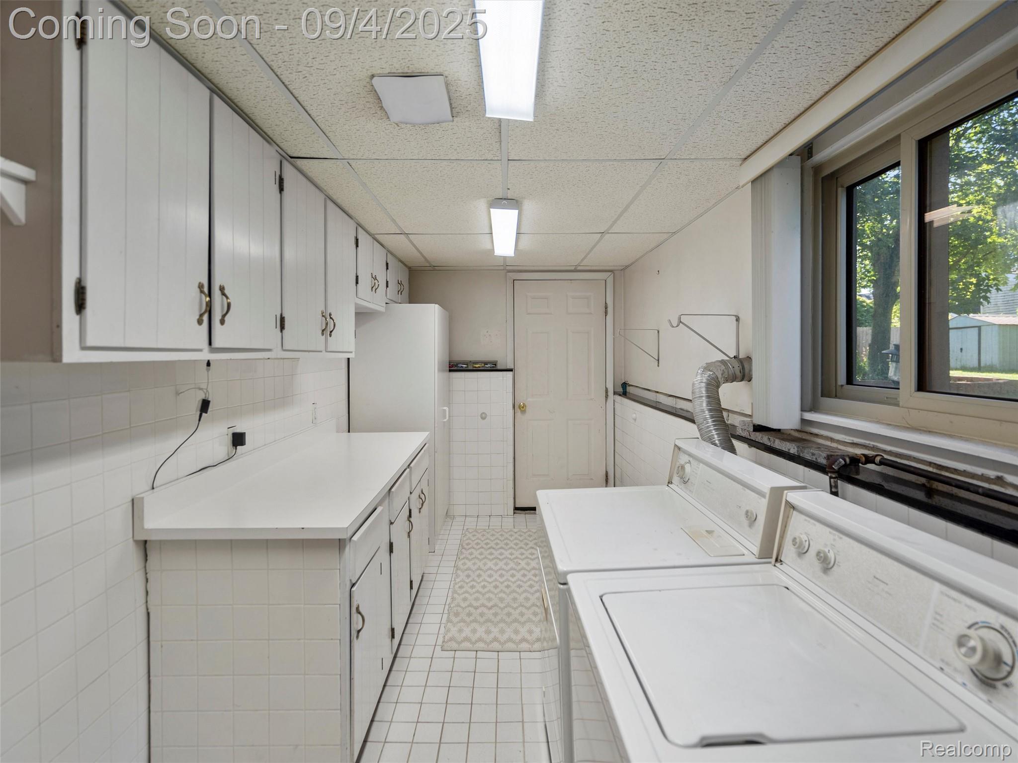 Farmington Hills City, Michigan 48331, United States, 3 Bedrooms Bedrooms, ,2 BathroomsBathrooms,Residential,Pending,201281