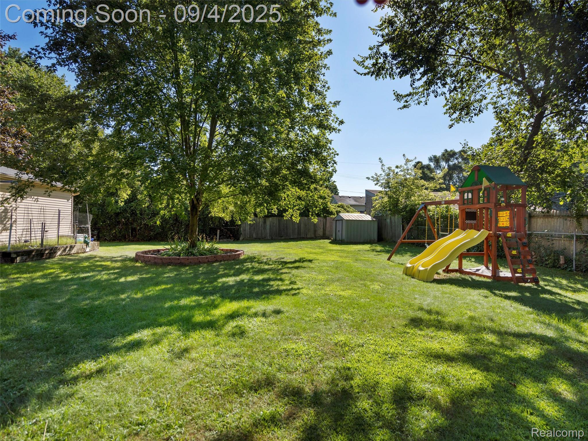 Farmington Hills City, Michigan 48331, United States, 3 Bedrooms Bedrooms, ,2 BathroomsBathrooms,Residential,Pending,201281