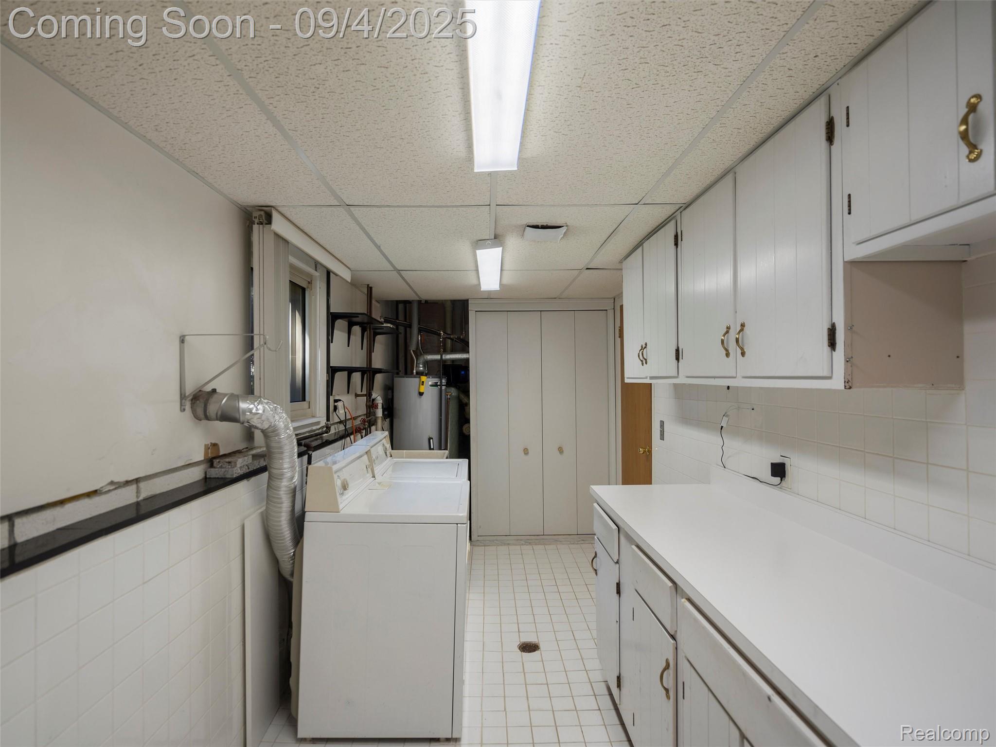 Farmington Hills City, Michigan 48331, United States, 3 Bedrooms Bedrooms, ,2 BathroomsBathrooms,Residential,Pending,201281