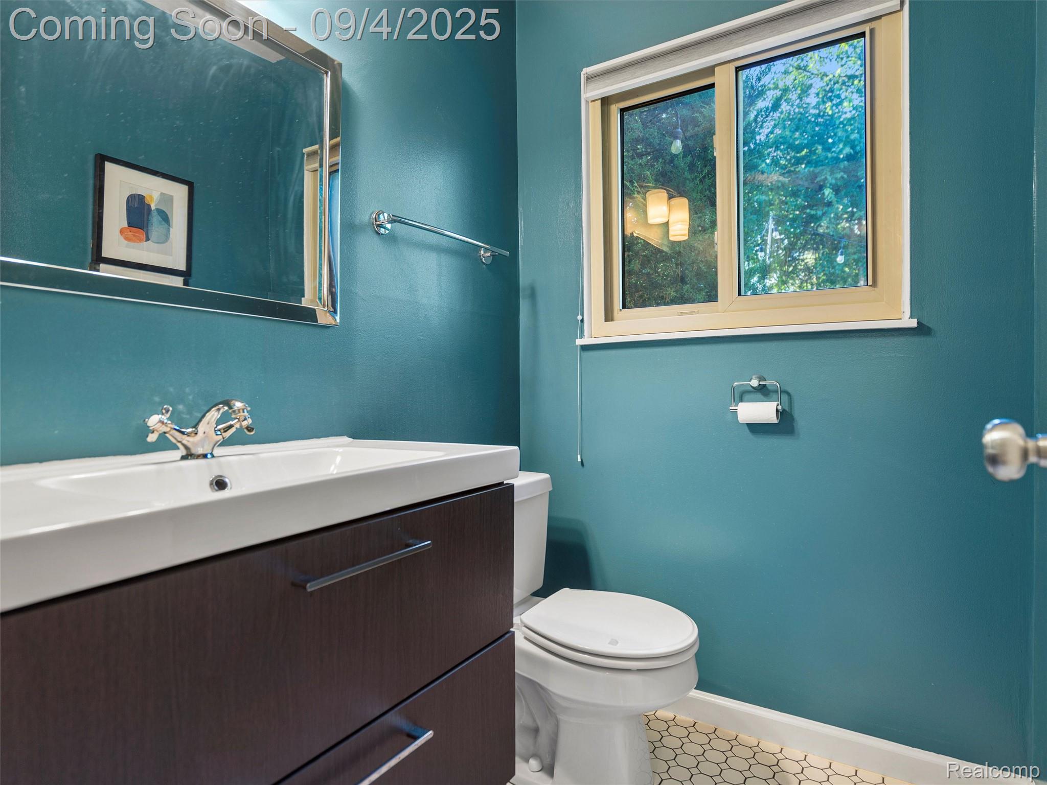 Farmington Hills City, Michigan 48331, United States, 3 Bedrooms Bedrooms, ,2 BathroomsBathrooms,Residential,Pending,201281